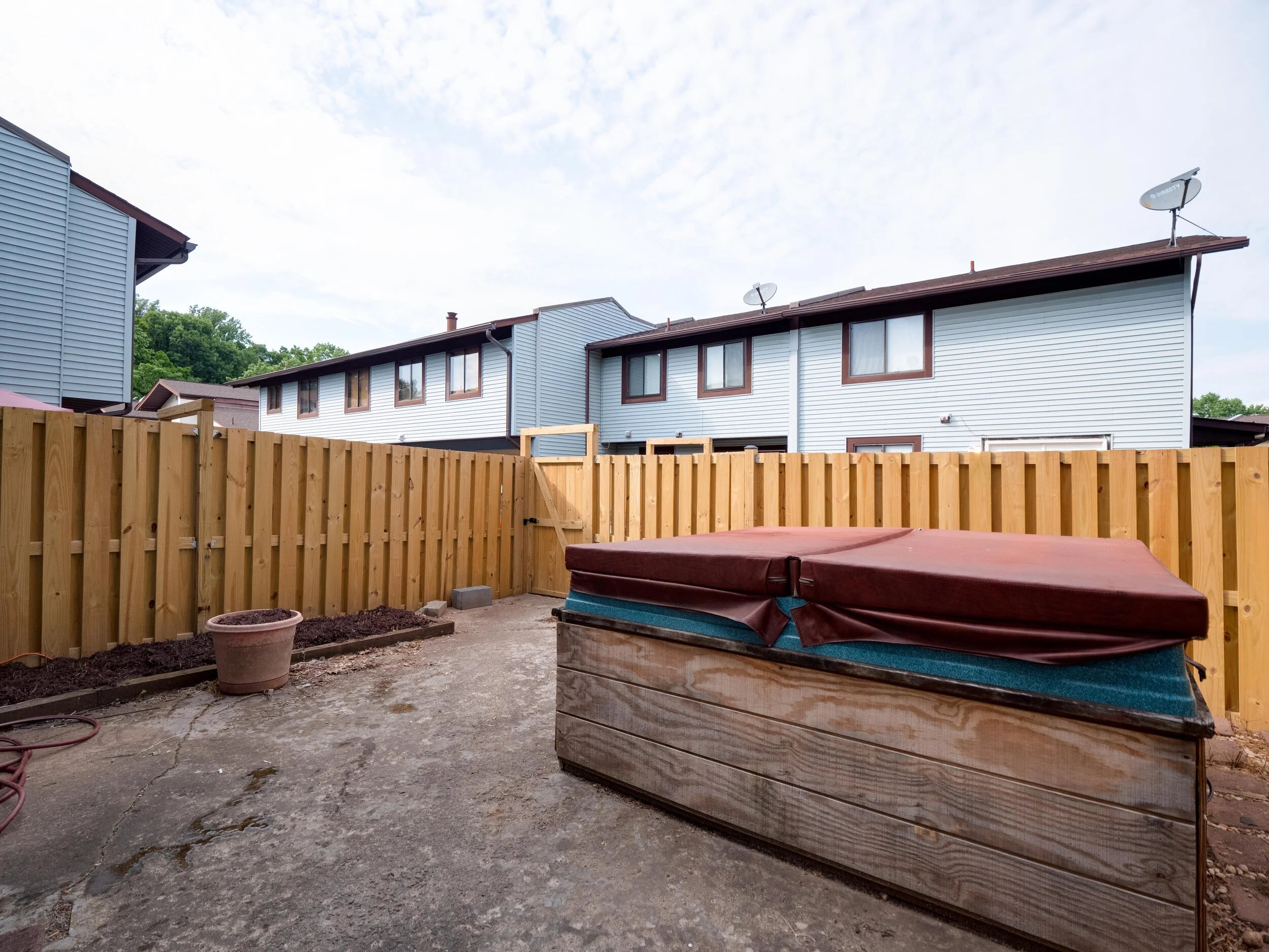 17 - Backyard.jpg
