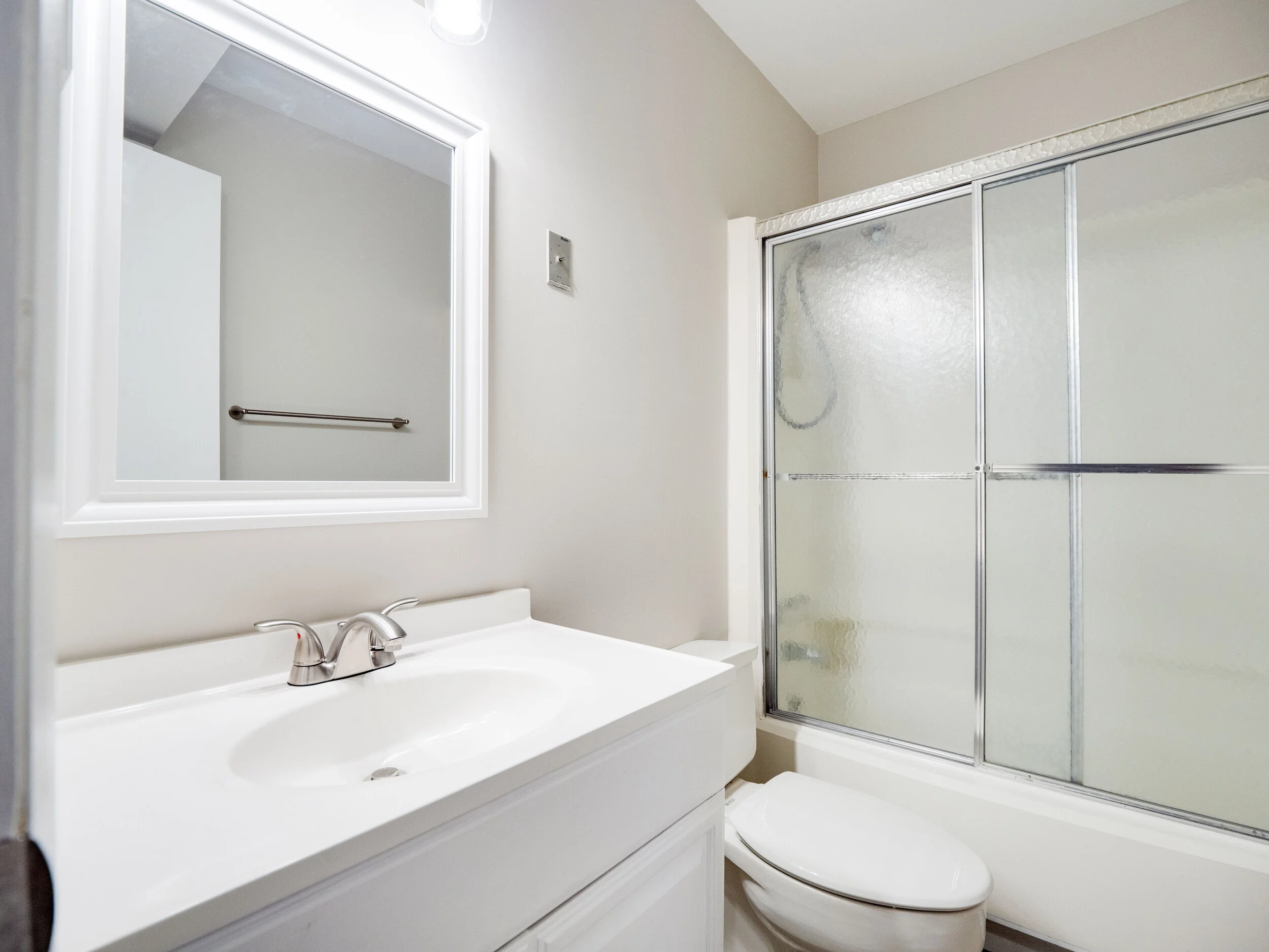 21 - Hall Bathroom.jpg