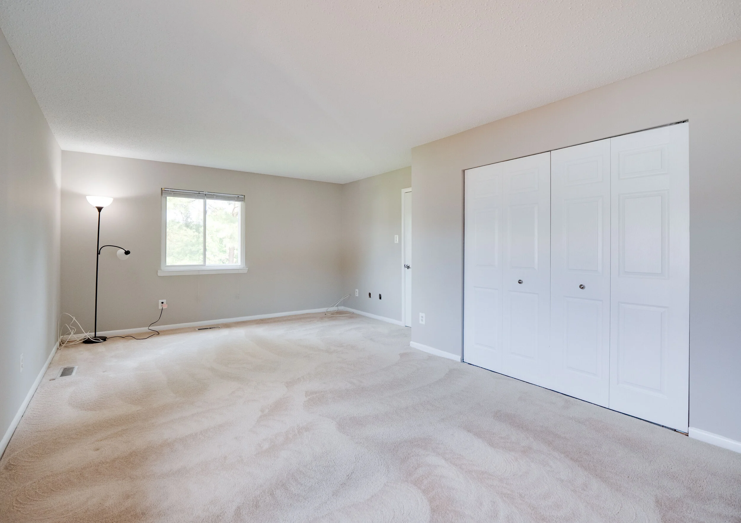 23 - Owners Bed.jpg