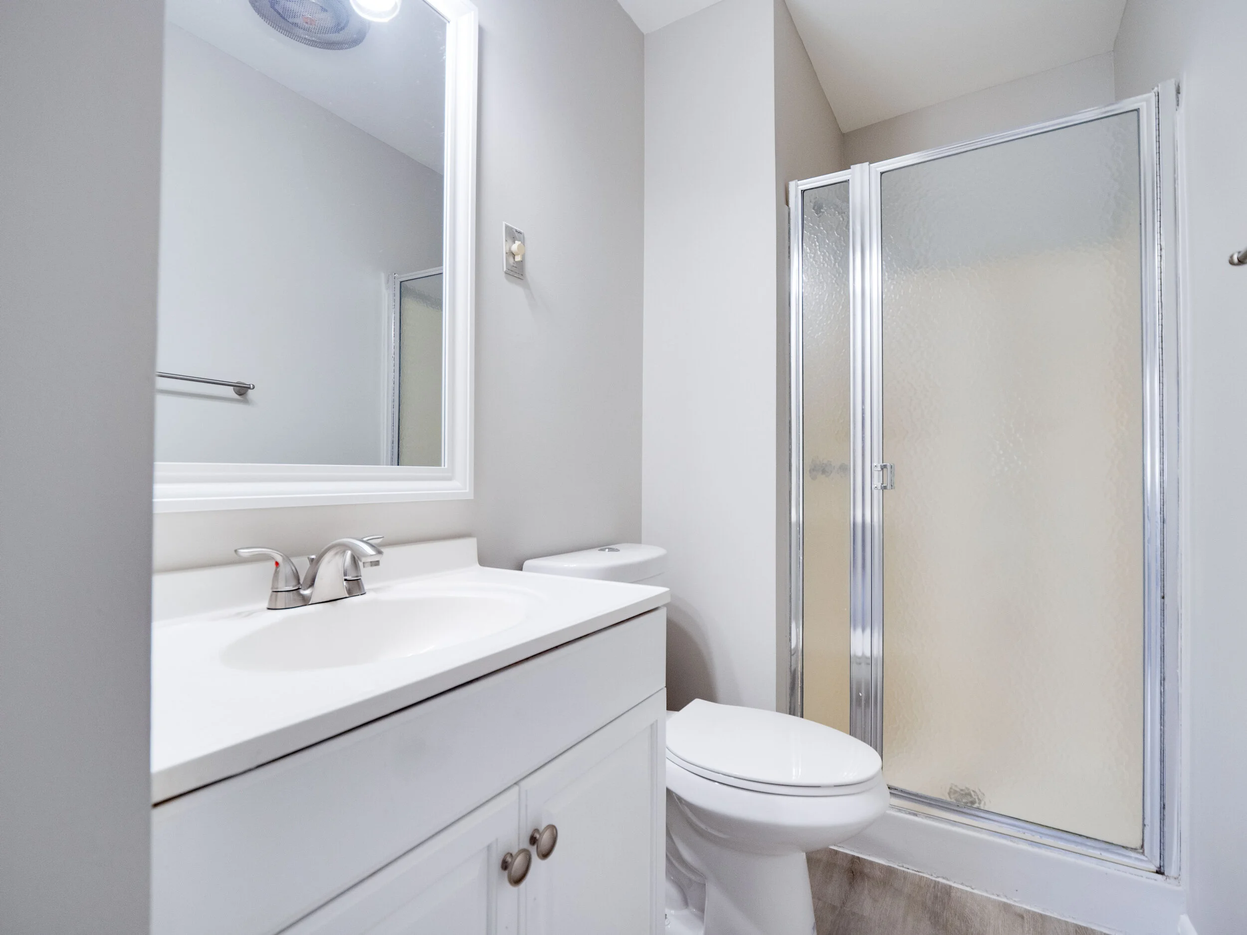 24 - Owners Bath.jpg