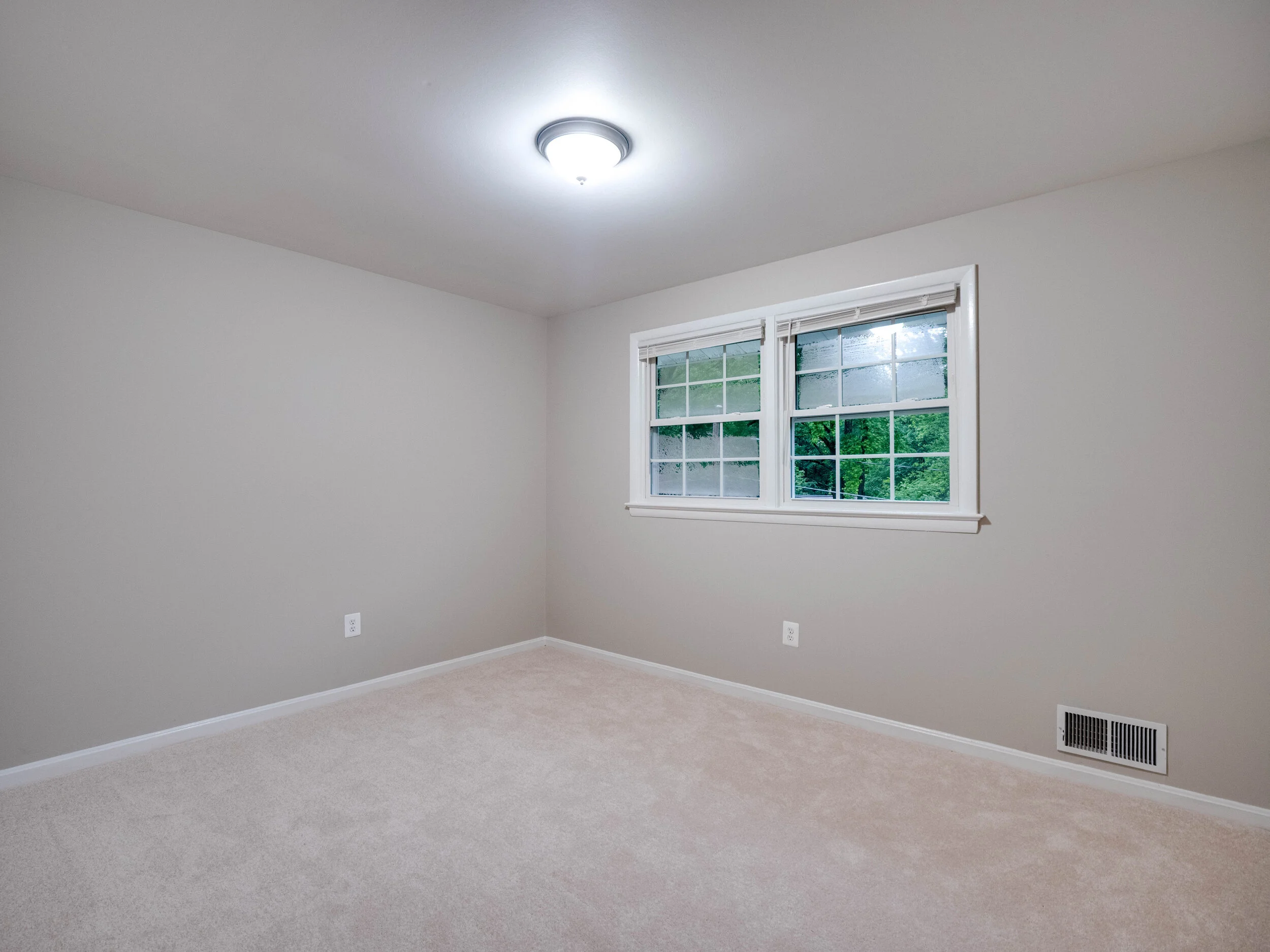 24 - Bedroom 2.jpg