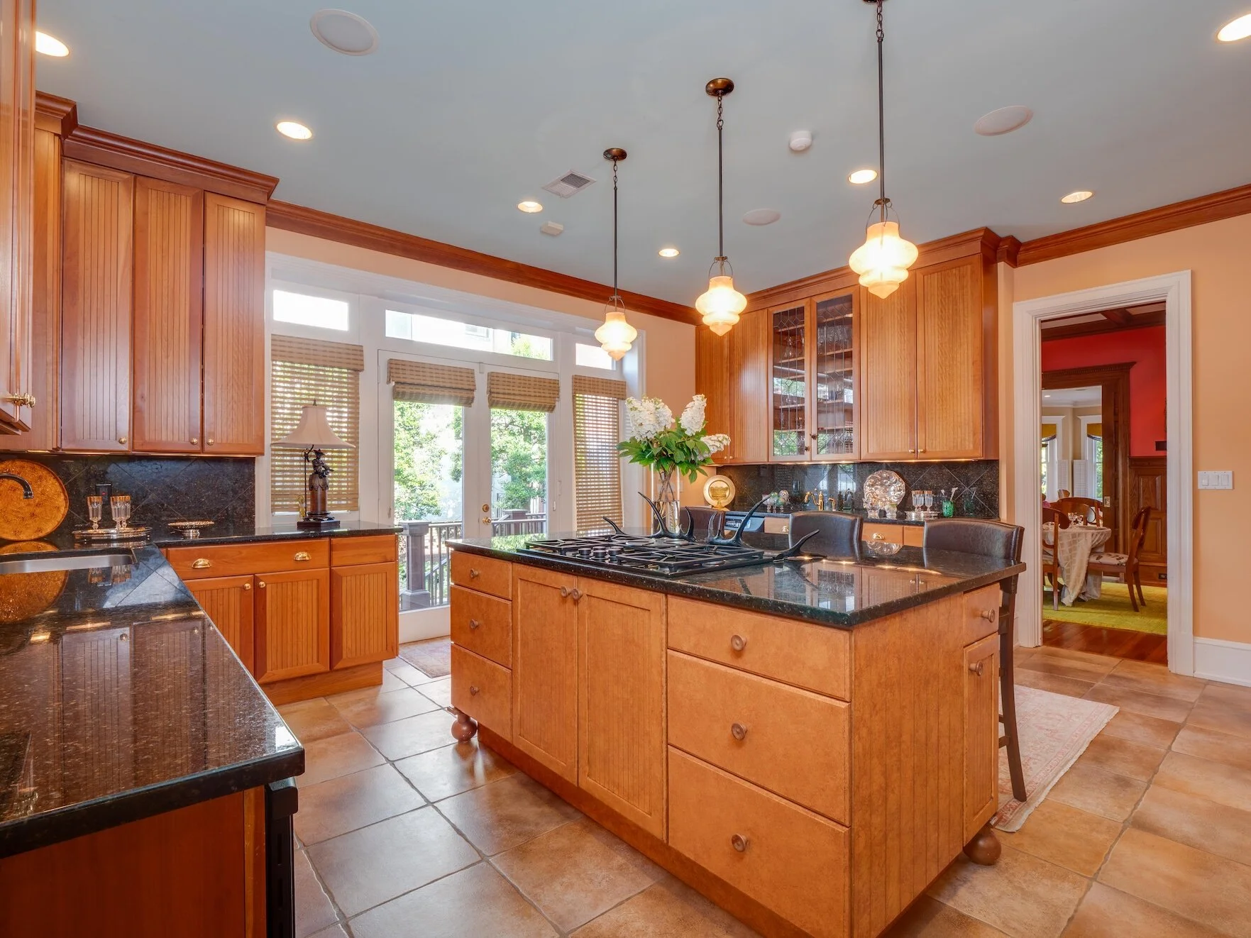 15 - Kitchen.jpg