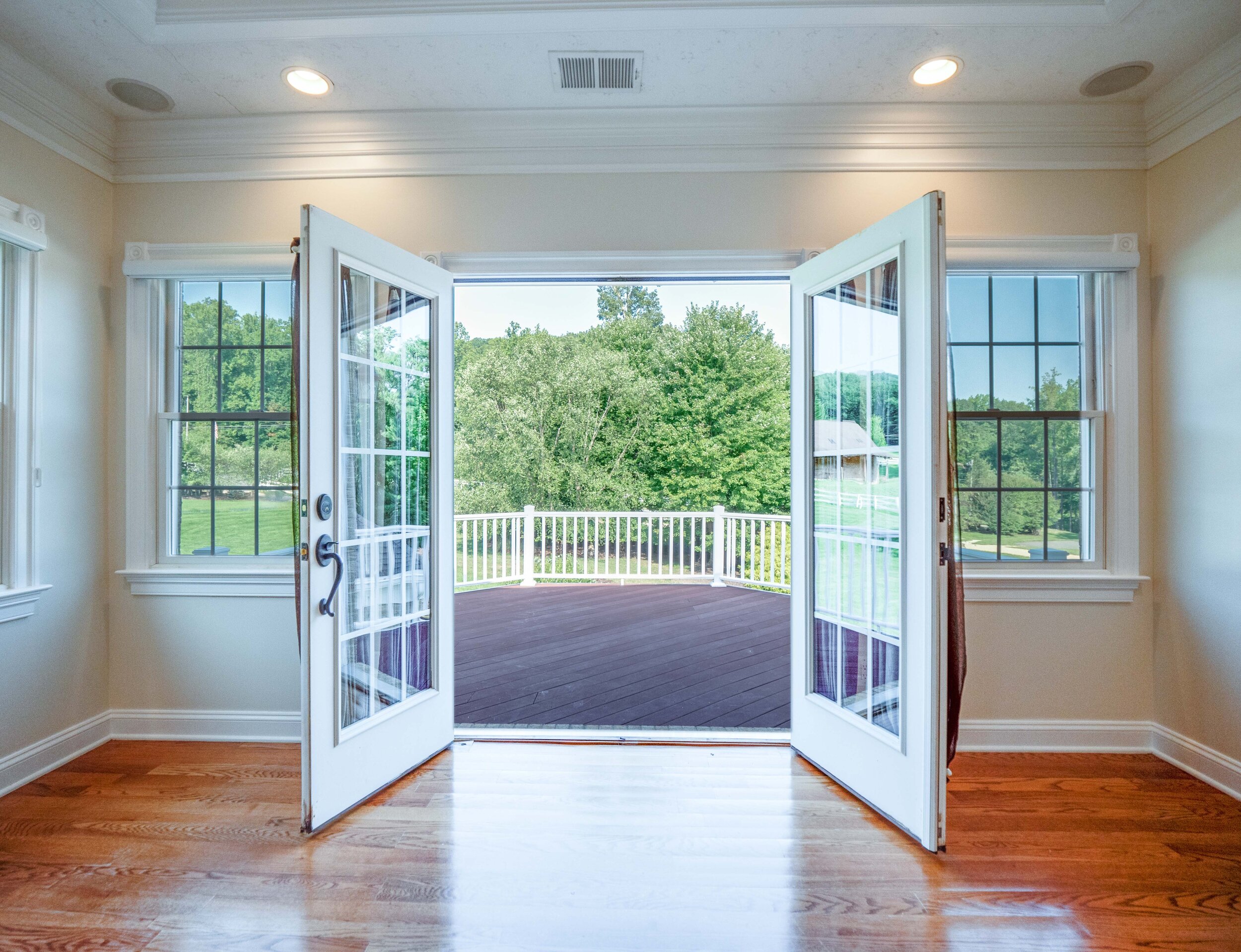 32 - Owners Balcony.jpg