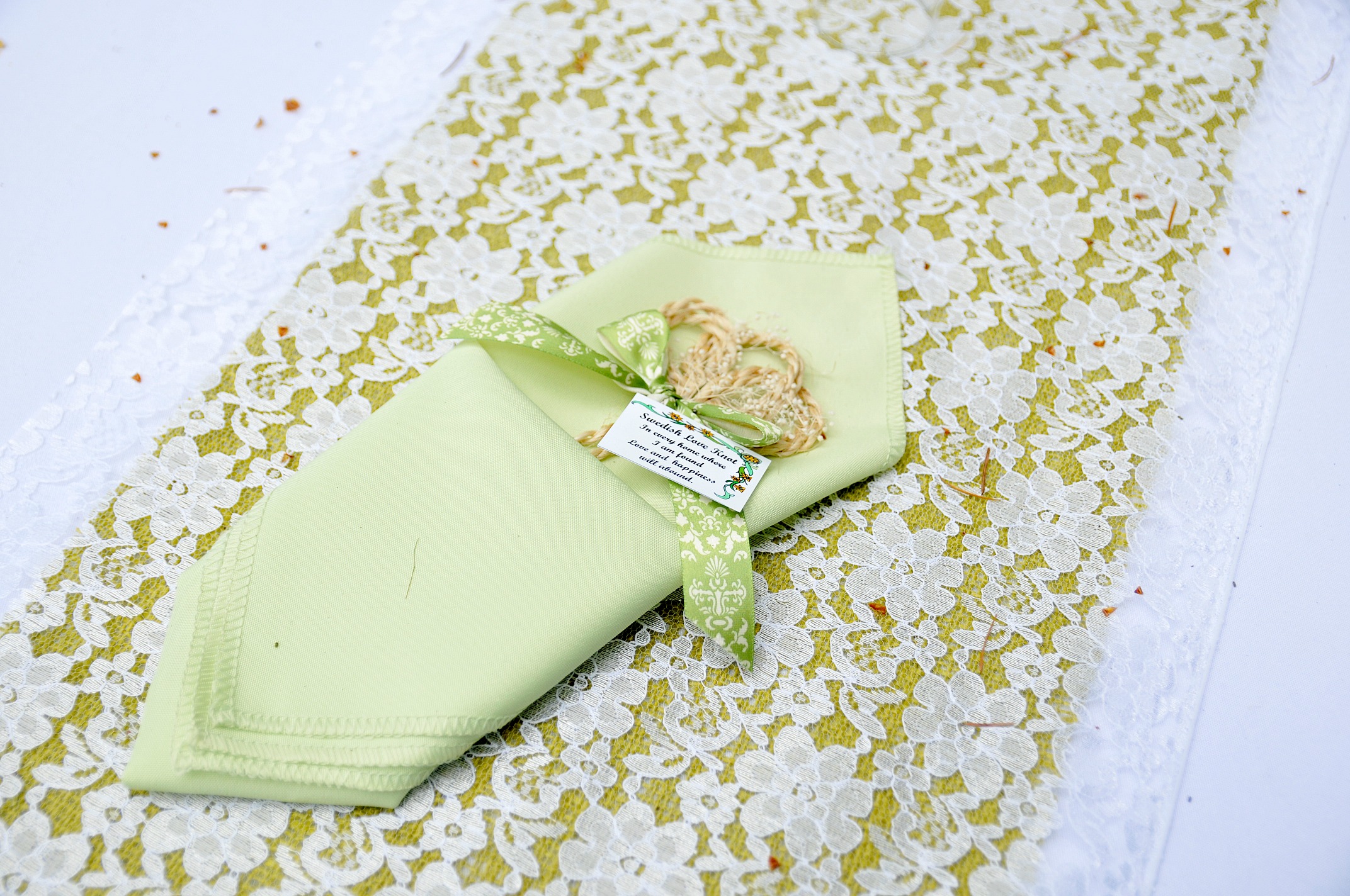 Miniature Swedish Love Knot- Picture by Natalie Arabadzhi Photography