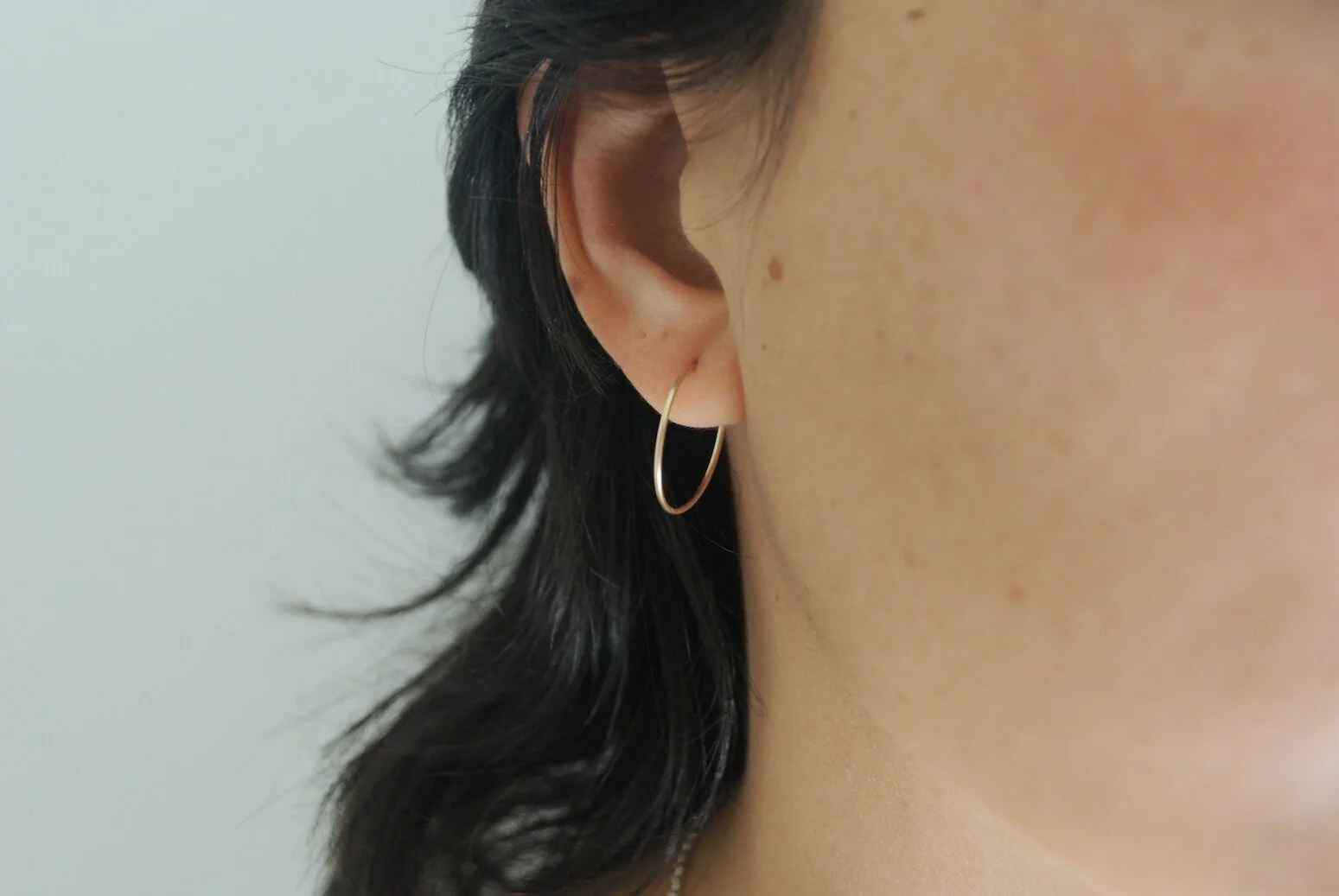 plain gold disc on ear light.JPG