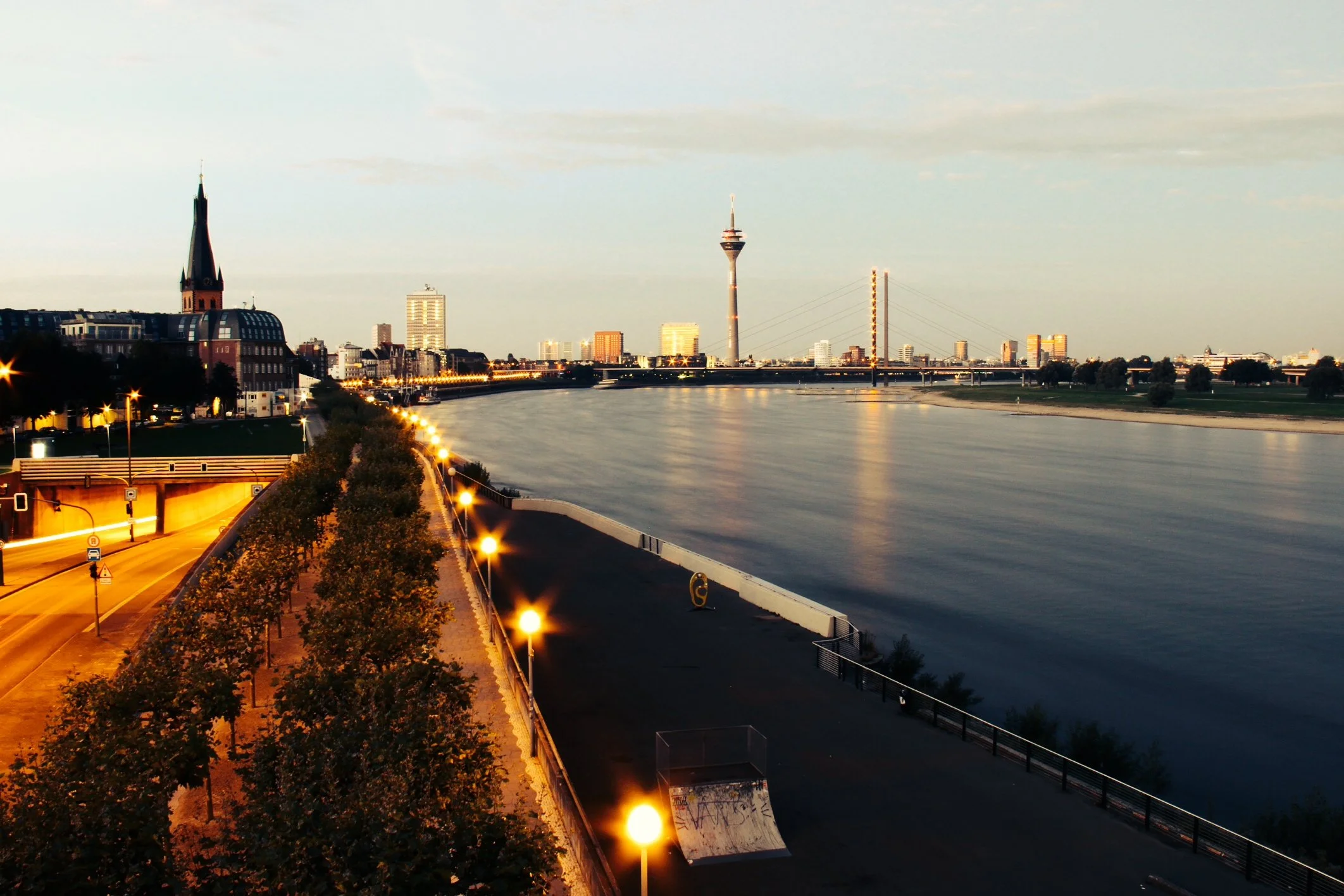 Rheinufer Düsseldorf.JPG