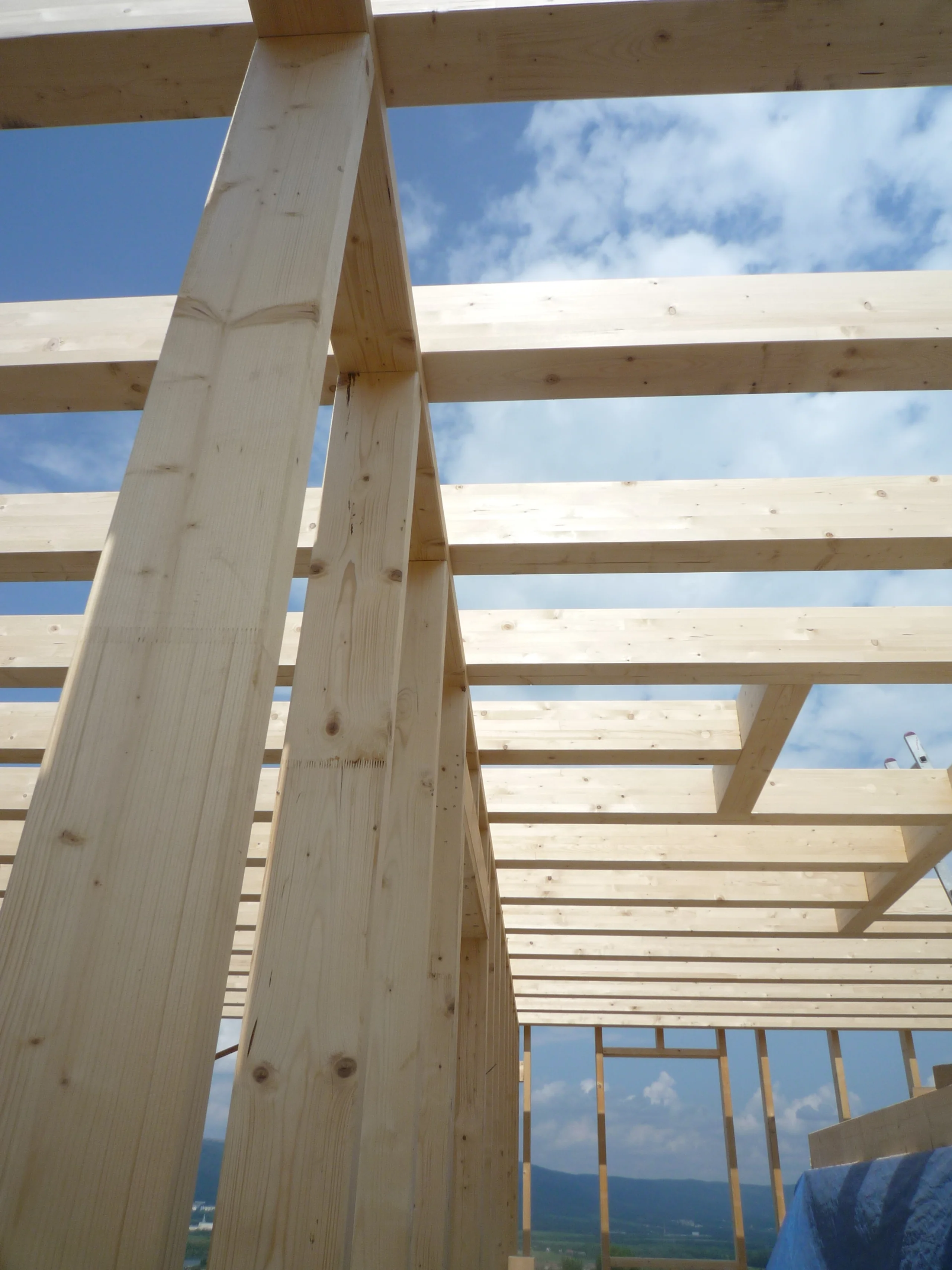 Teplice BSH stropní trámy.JPG