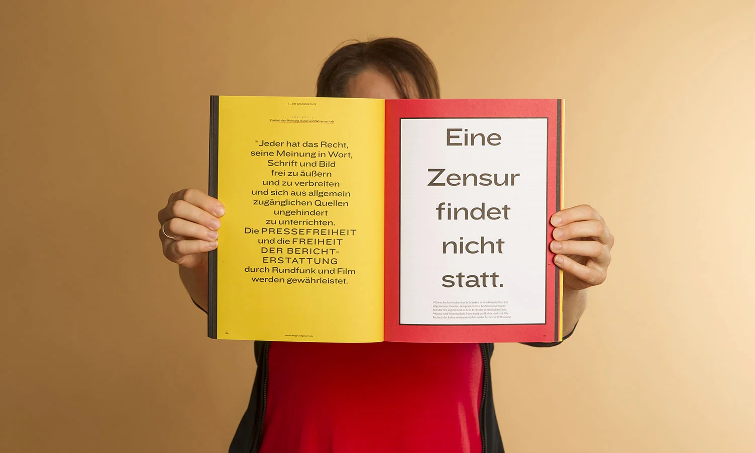 Zentrale Aussagen plakativ inszeniert: Die Grundrechte sind das grafische Highlight des Magazins.