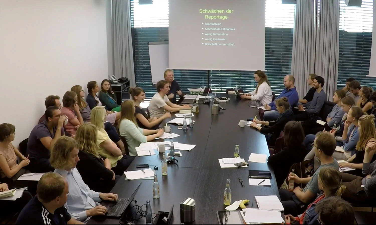 Das Kursangebot ist mit circa 100 Workshops schon wenige Monate nach Start der Webakademie sehr umfangreich. Aus dem Vorschau-Video des Workshop 302 „Reportage oder Report“.