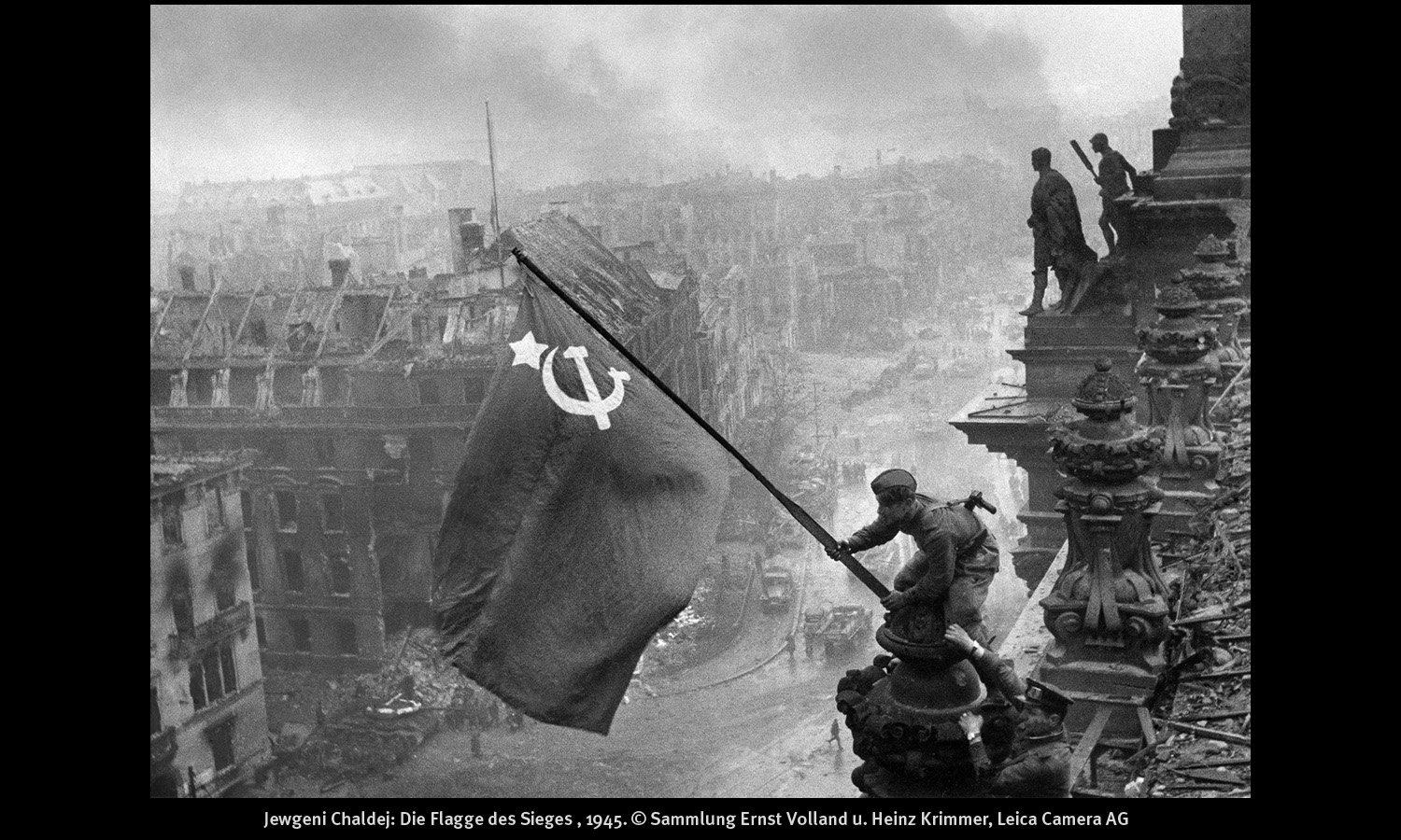 1945_JewgeniChaldej_2Mai 1945SammlungErnstVollan und HeinzKrimmer.jpg