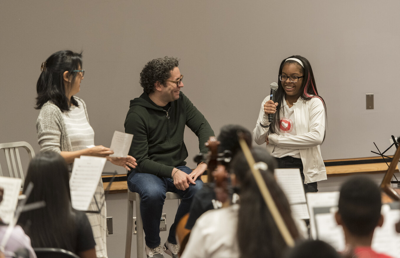 Gustavo Dudamel leads a “seminario” discussion with young people from the Trenton Music Makers, El Sistema NJ Alliance, Play on, Philly!, the Harmony Program, and the Ascenté Chamber Orchestra. April 2019.