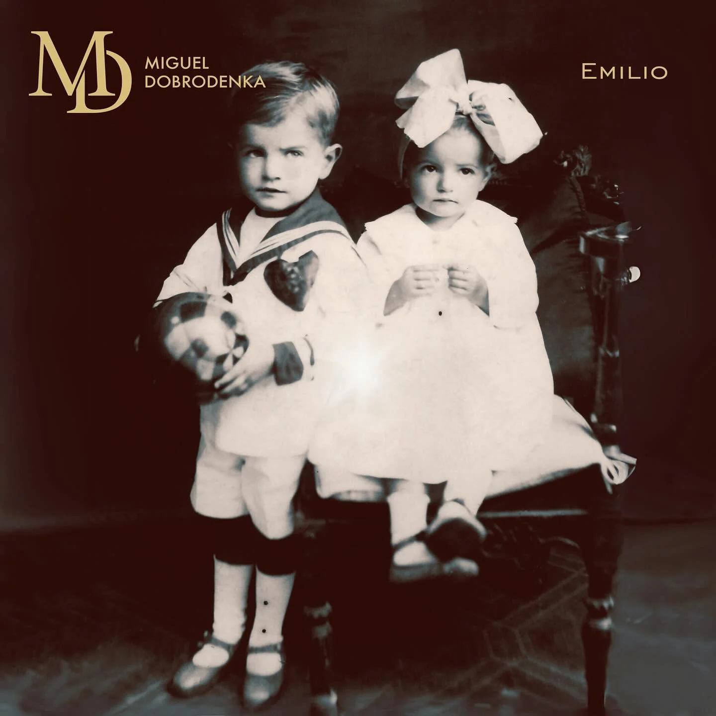 02.01.24 Har laget logo, grafisk profil og flerspr&aring;klig nettside for min gode venn og artist @migueldobrodenka som jobber med nytt, spennende soloprosjekt like rundt hj&oslash;rnet... ⚓️🇦🇷✨