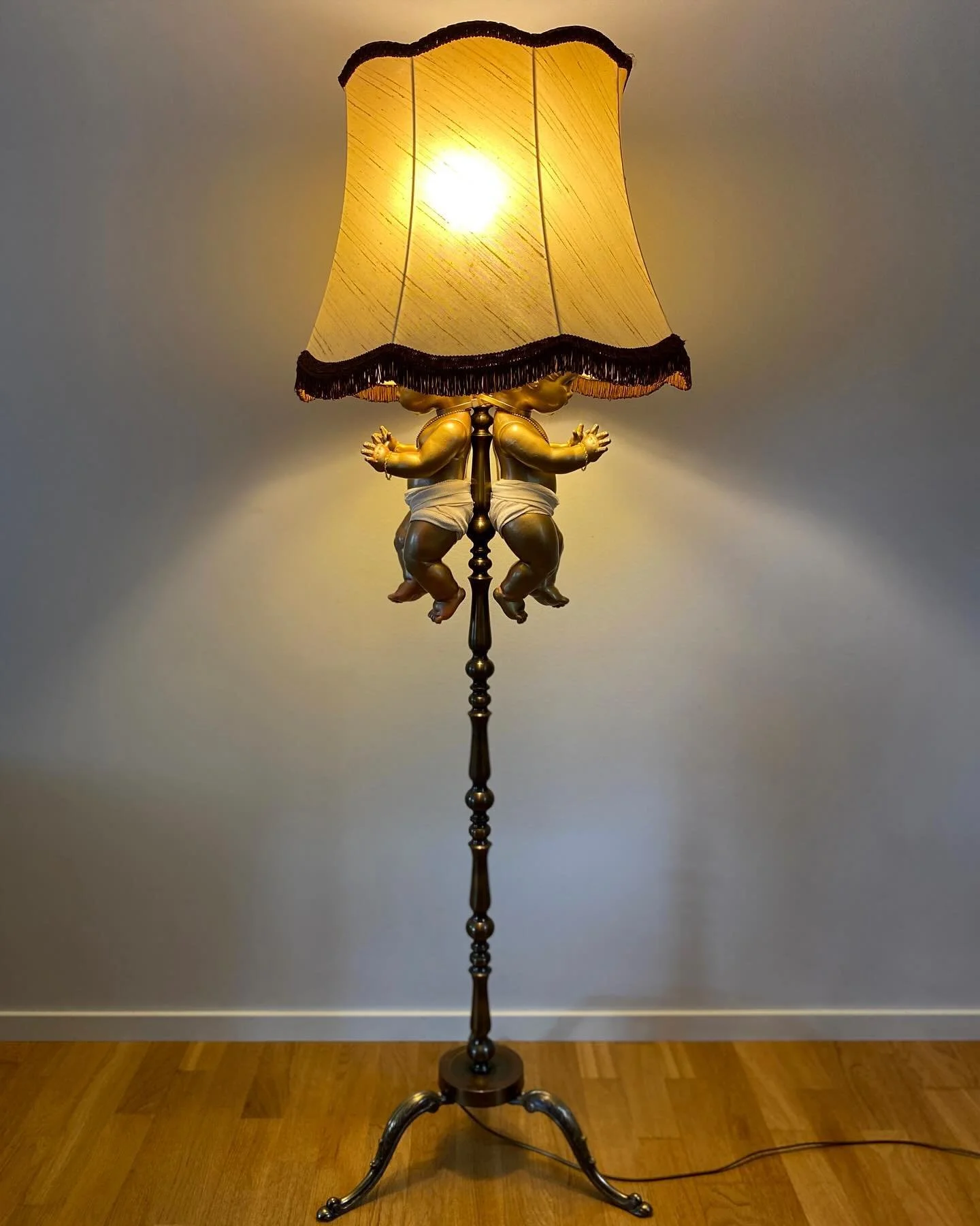 11.11.24 Psyko, Baby tvillingst&aring;lampe: Alvida &amp; Andora 👶🏻💡👯&zwj;♀️...