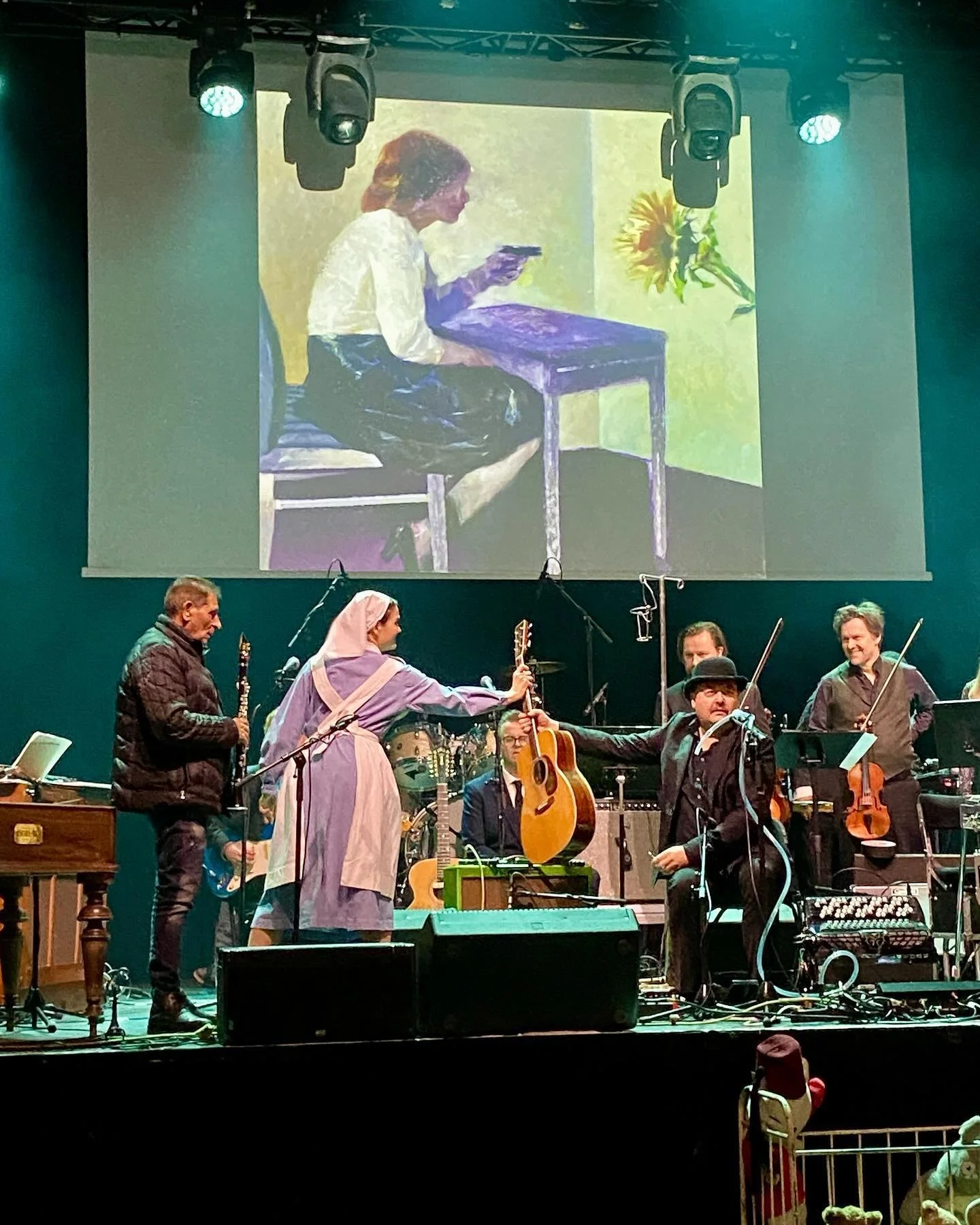 17.02.24 📼👁Videobackdrop for Musical Sanatorium Live: har regissert og produsert 10 videoer i anledning livefremf&oslash;ring av @stiancarstensen's album p&aring; utsolgt Rockefeller onsdag. Filmene ble fyrt av live med Serato Video p&aring; 5 x 3 