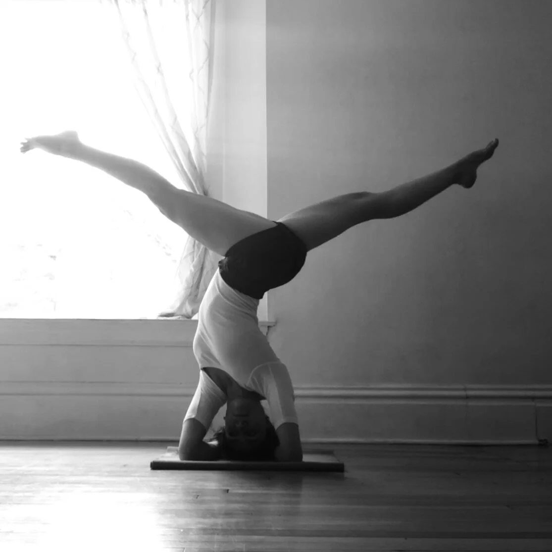 Parivrttaikapada Sirsasana