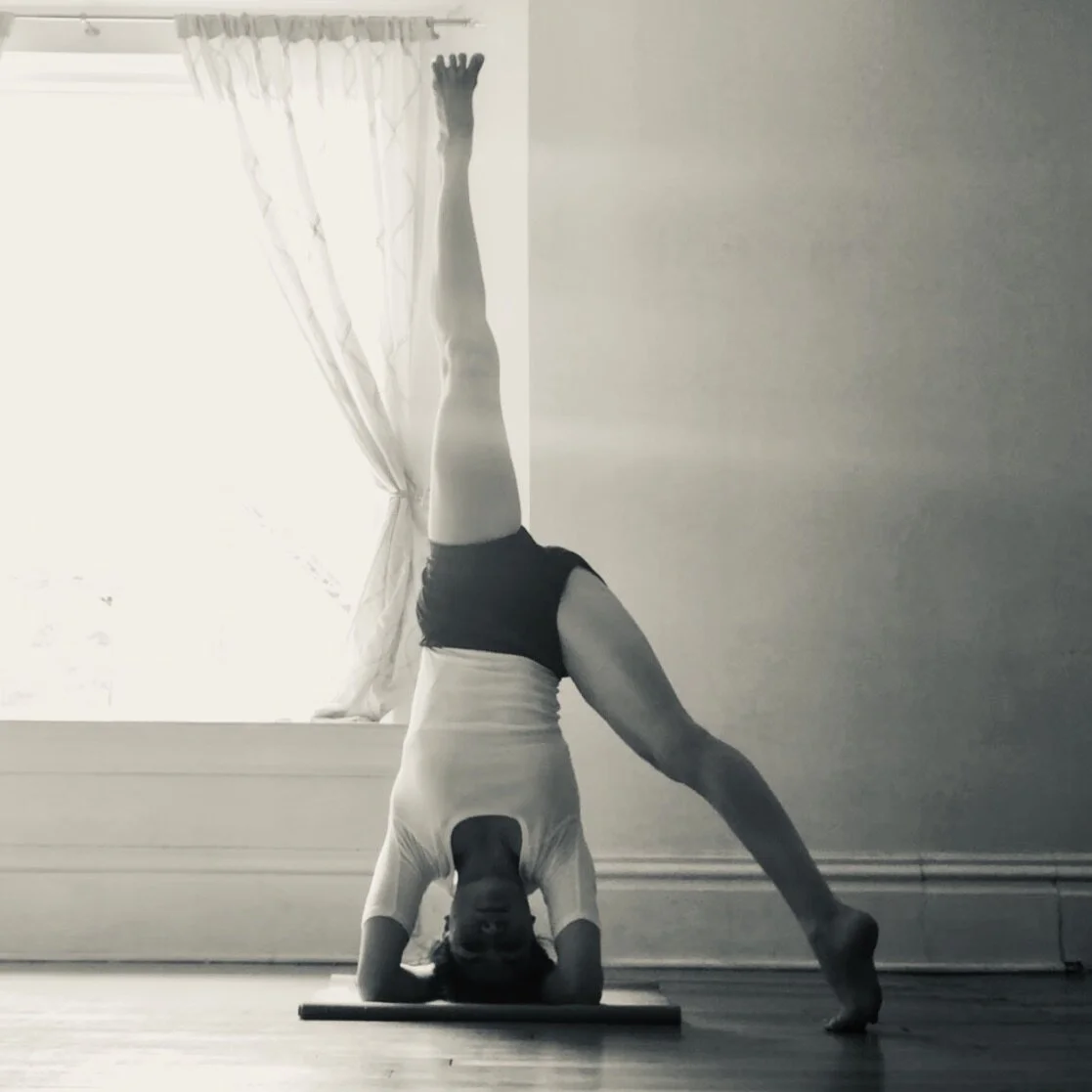 Parsvaikapada Sirsasana