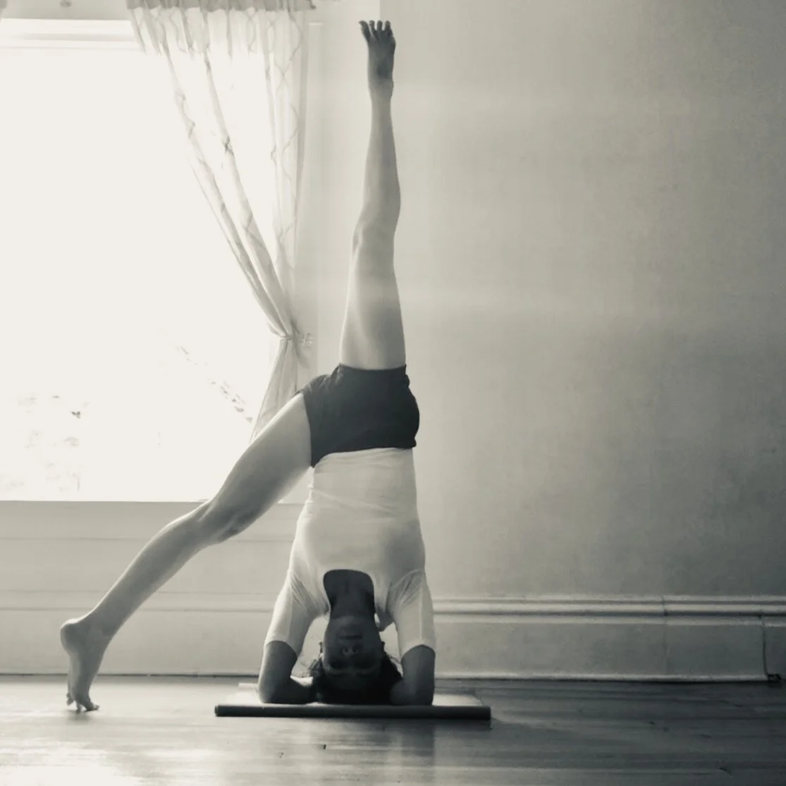 Parsvaikapada Sirsasana