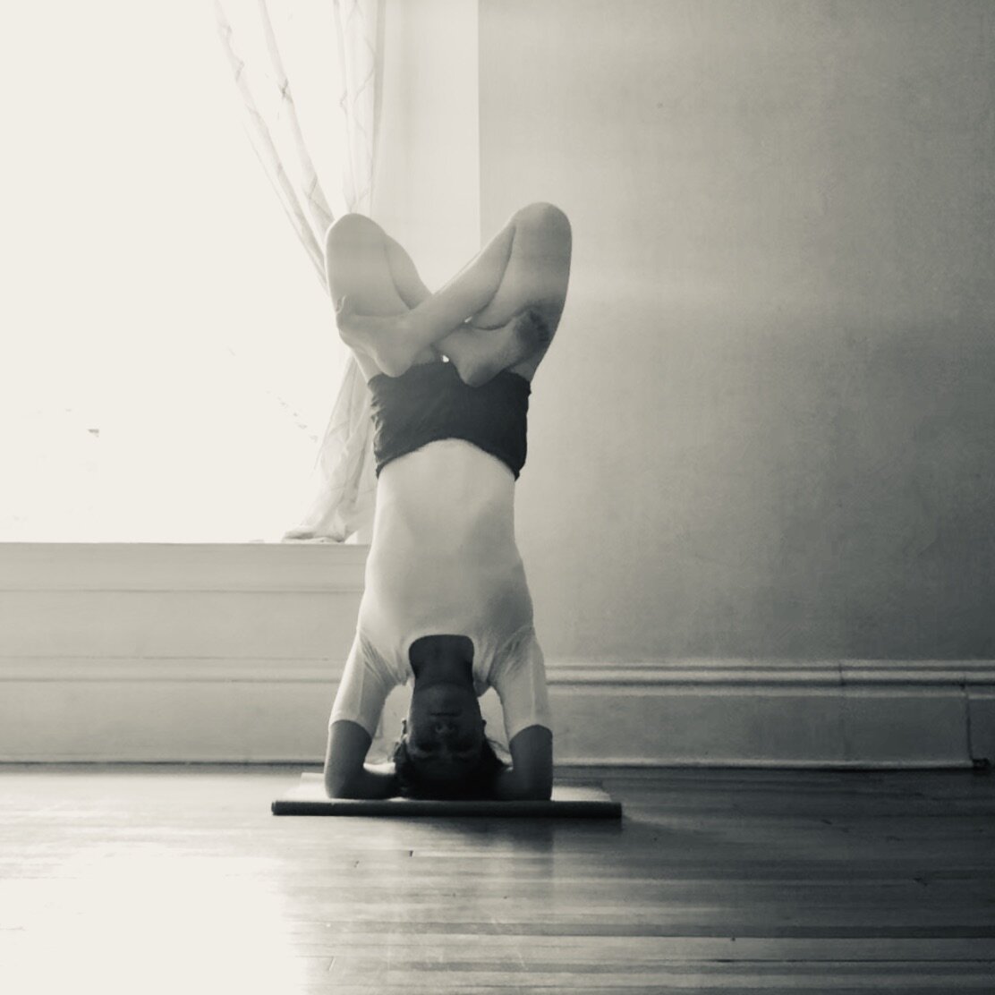 Urdhva Padmasana in Sirsasana