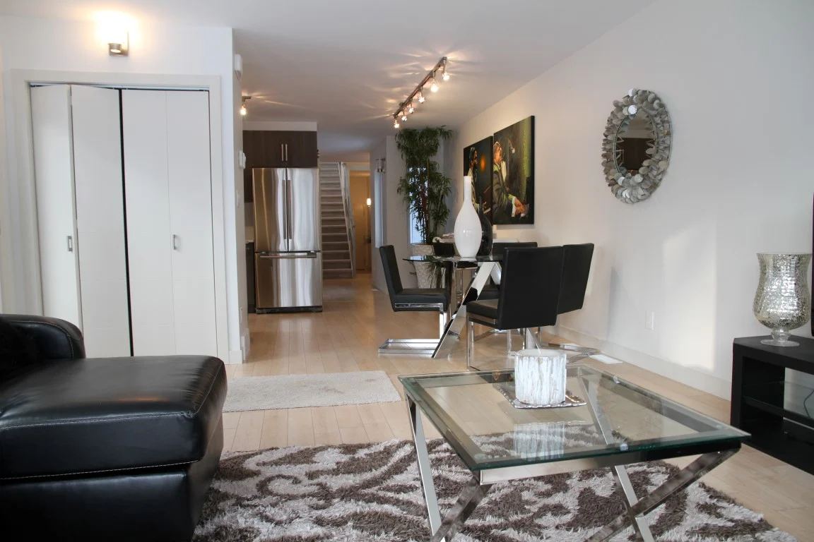 589 Jessie living 2.jpg