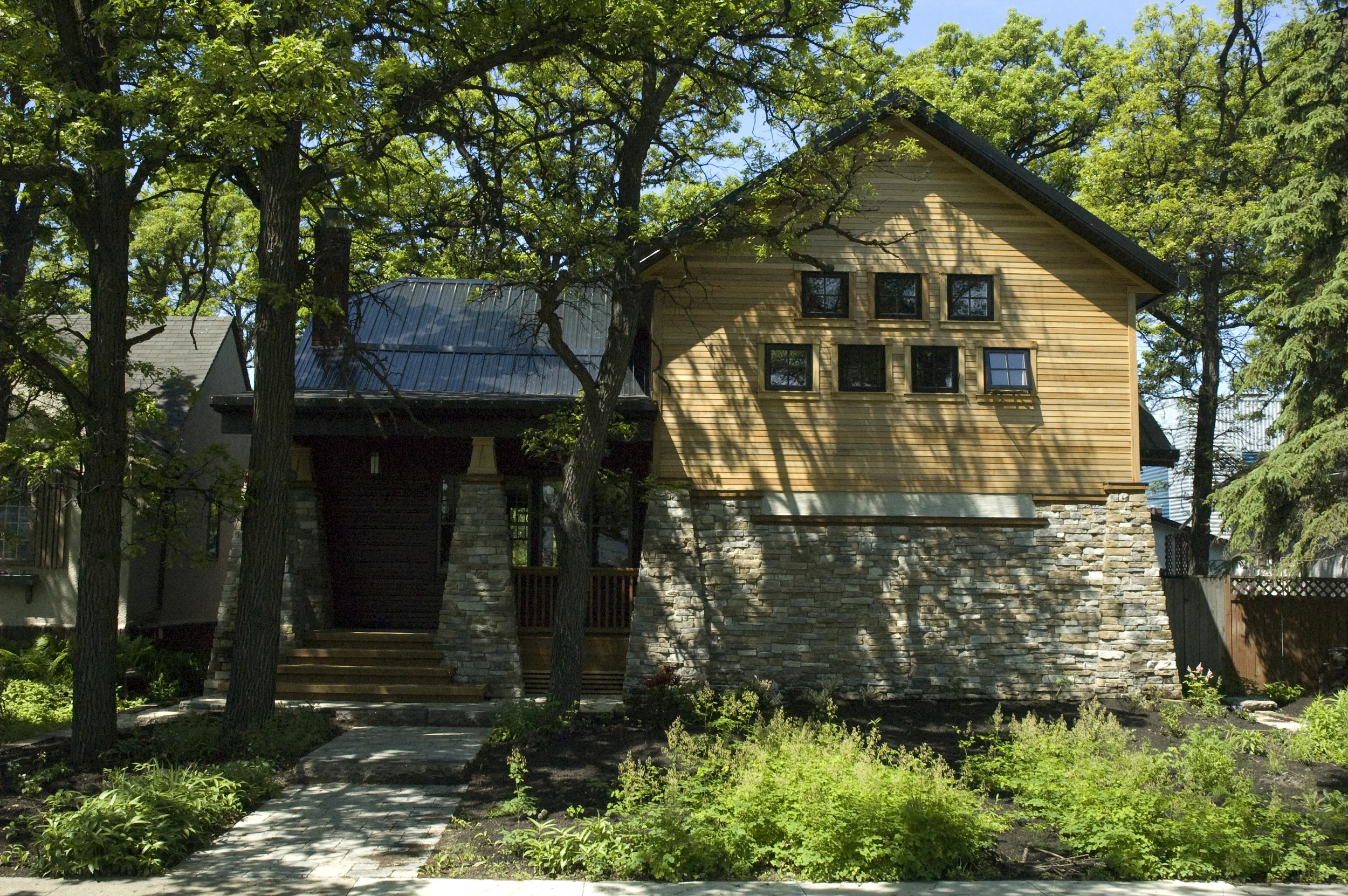 1493 Wellington Cres. East.jpg
