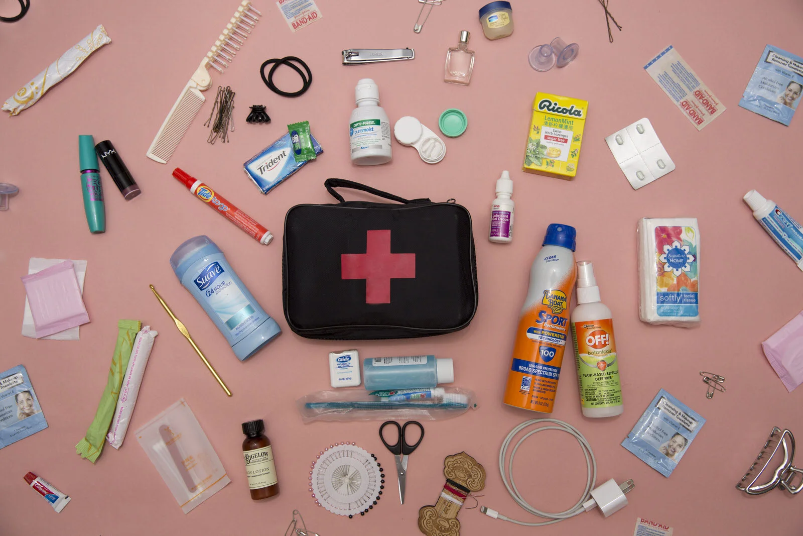 What's Inside: The Wedding Emergency Kit — LBFPHOTO