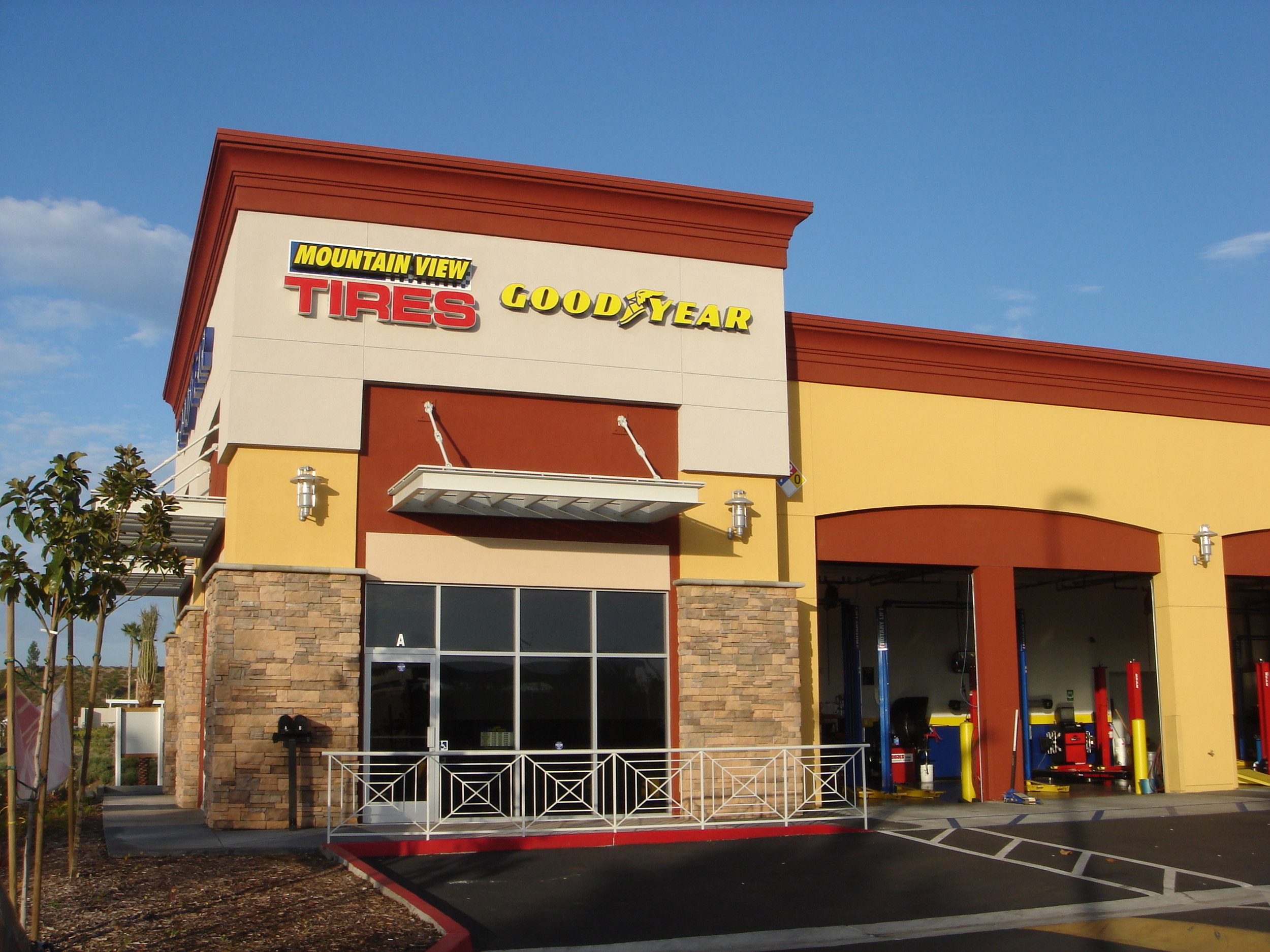 Mountain View Tires Upland — Brian R. Bloom Architect