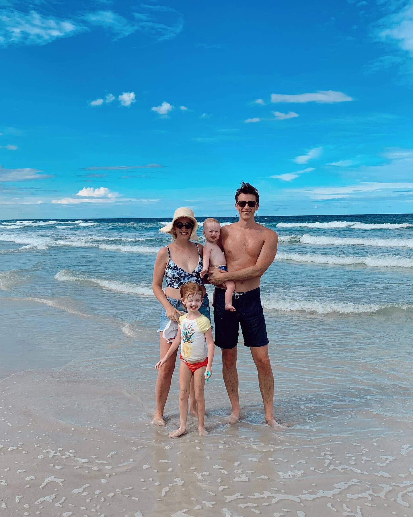 Leaving a week at the beach with so many sweet memories!! It was filled with moments that felt like pure heaven and moments that felt like chaos 🤣 but it was such a sweet trip! Throwing in a spontaneous trip to Magic Kingdom with 4 small children wi