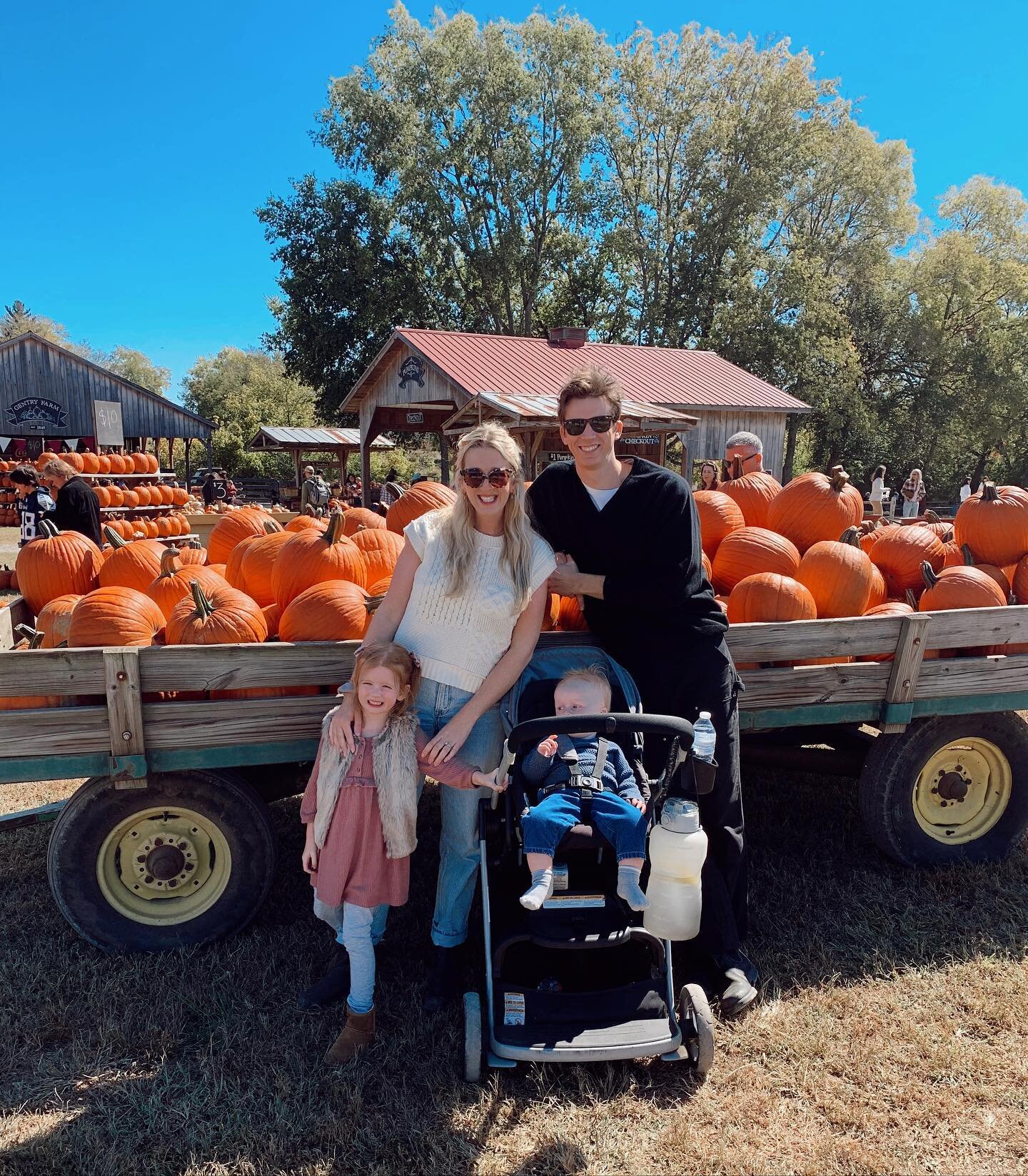 Dreamy Fall weekend with the fam!! This time of year is just the best 🧡