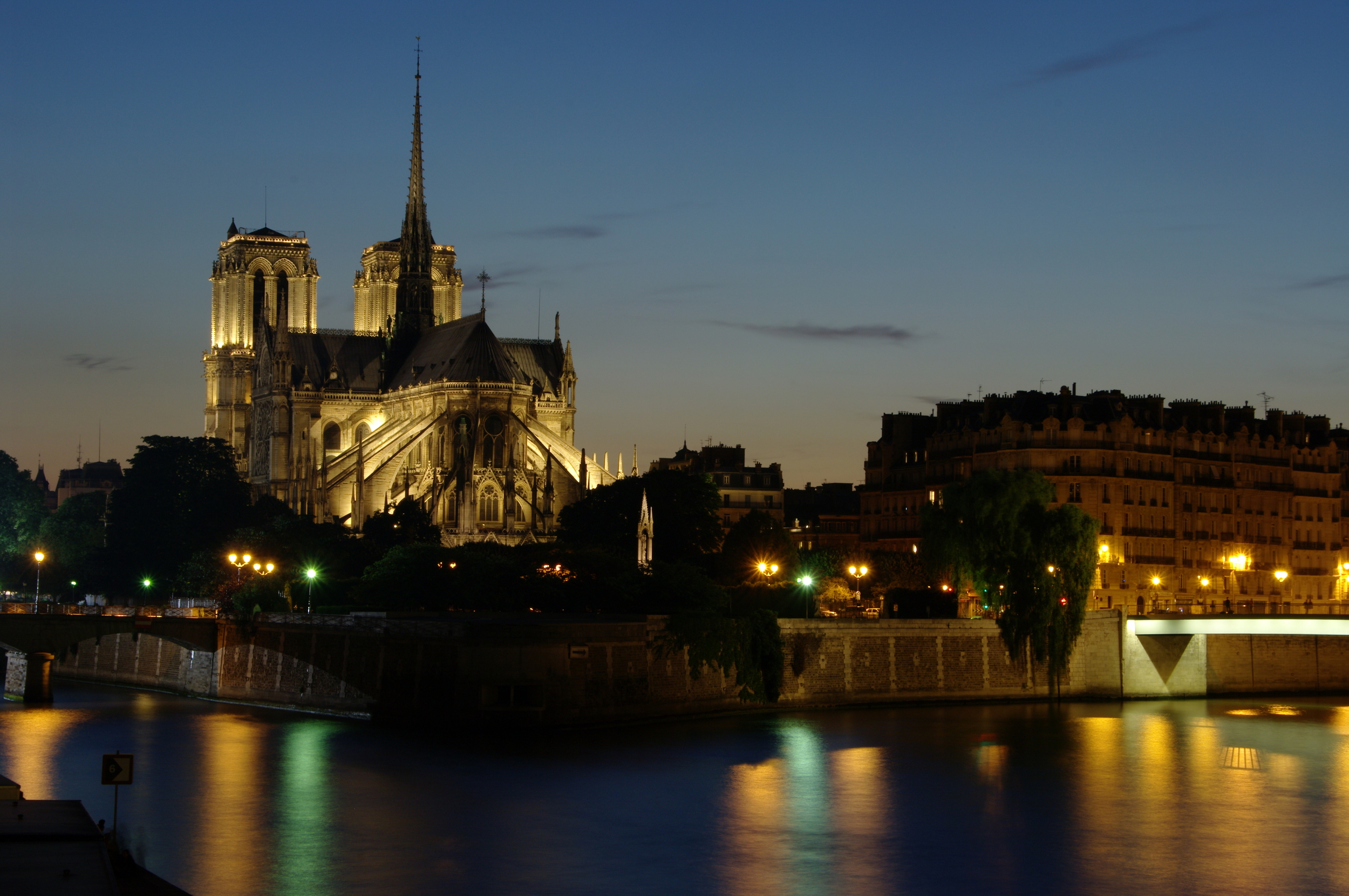  Notre Dame Catholic Cathedral at night, Paris 