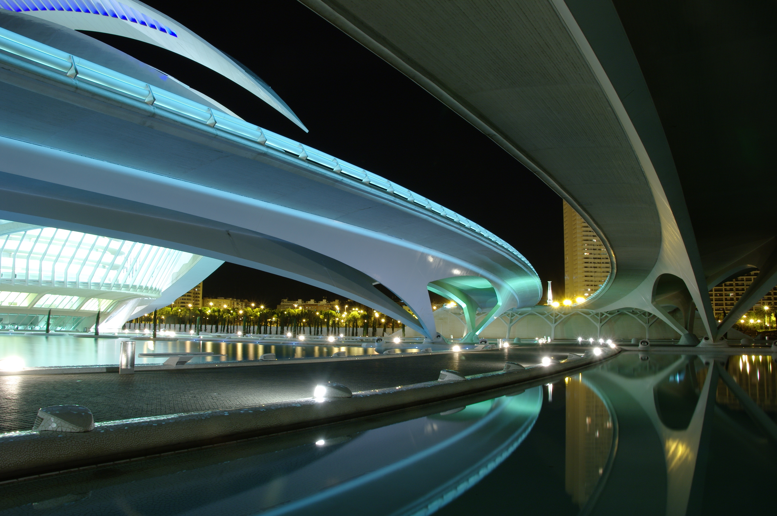  Important modern tourist destination in Valencia, Spain. El Palau de les Arts reina Sofia 