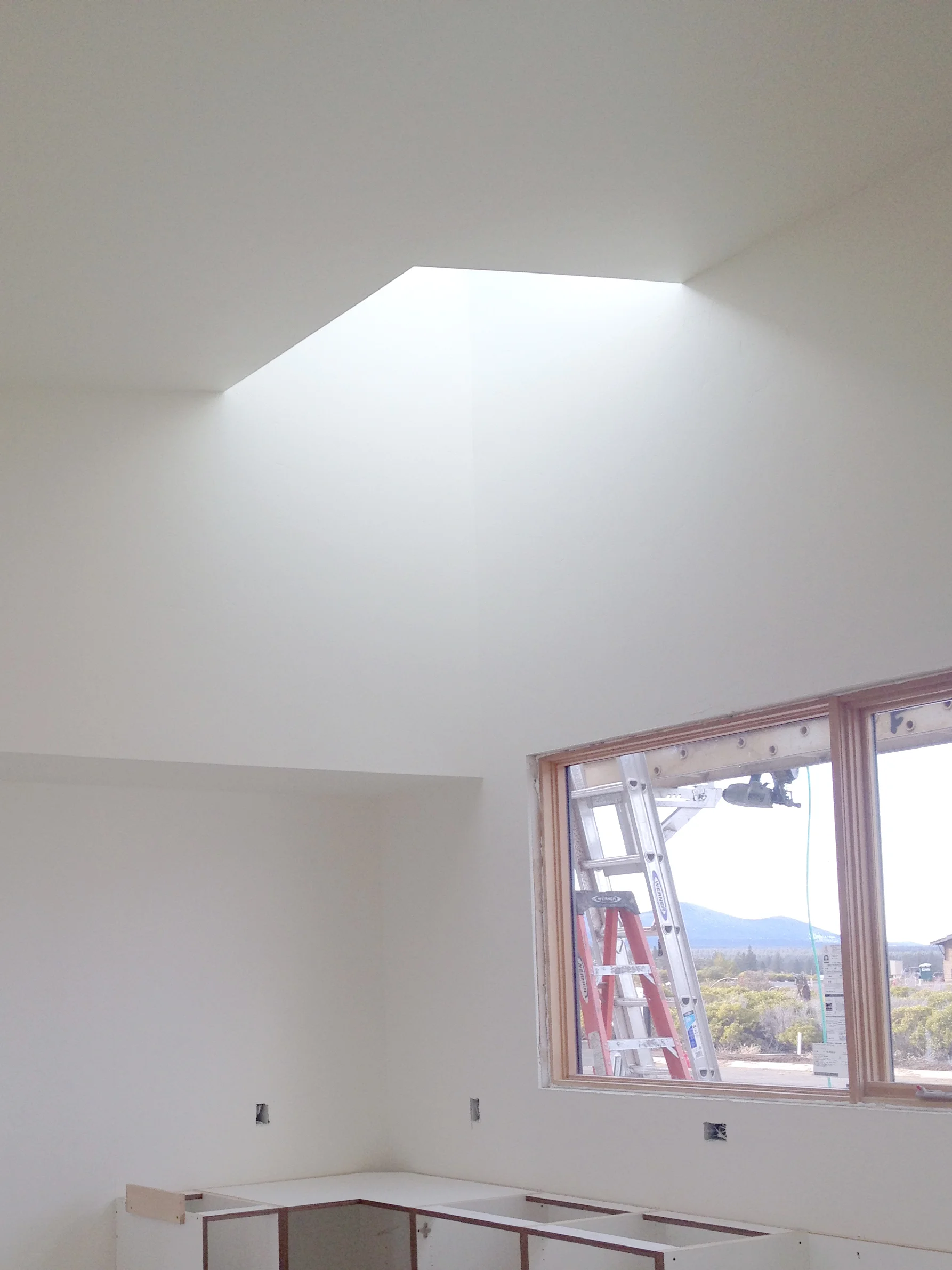 Nice sky-lit corner in the kitchen