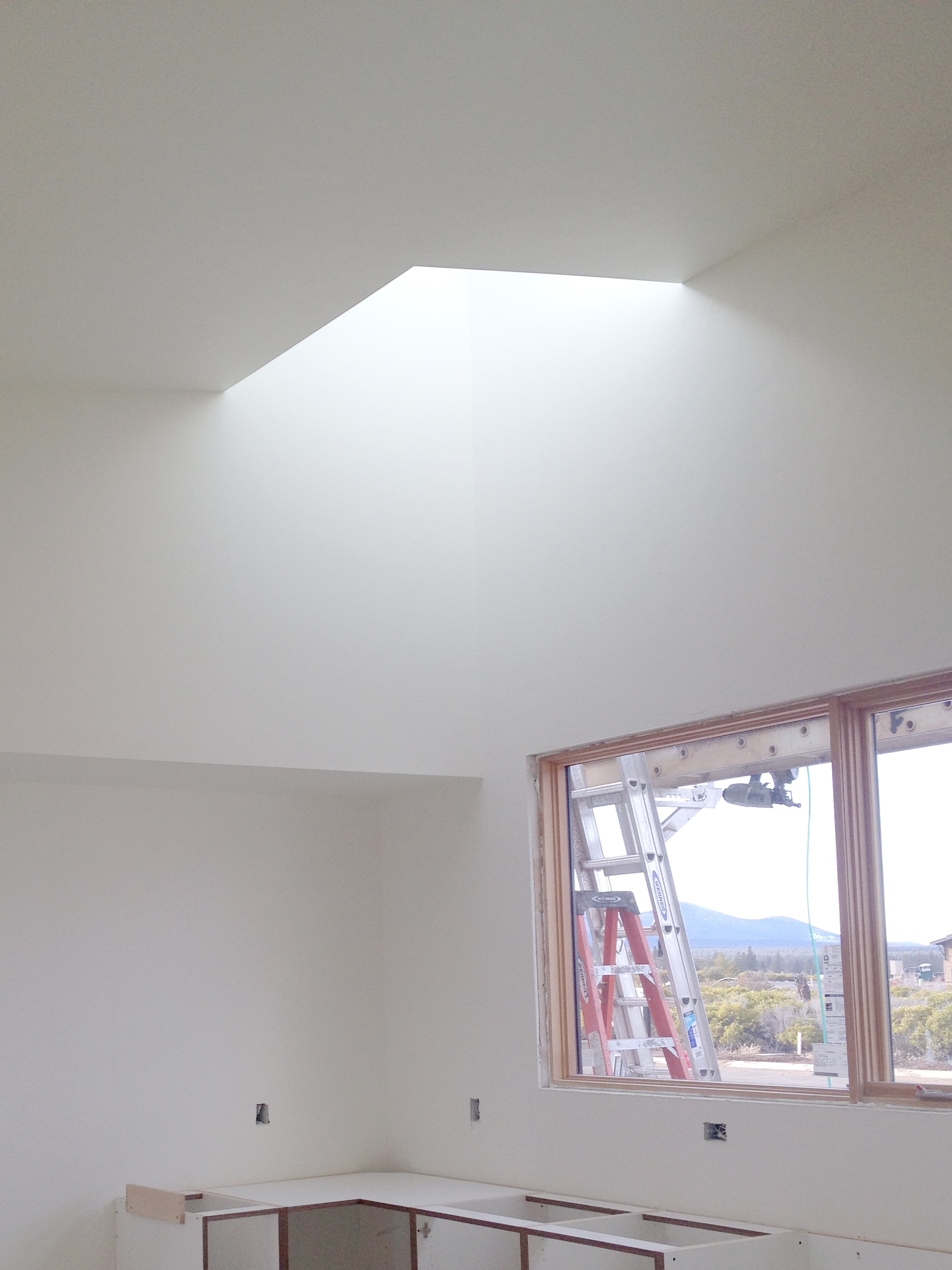 Nice sky-lit corner in the kitchen