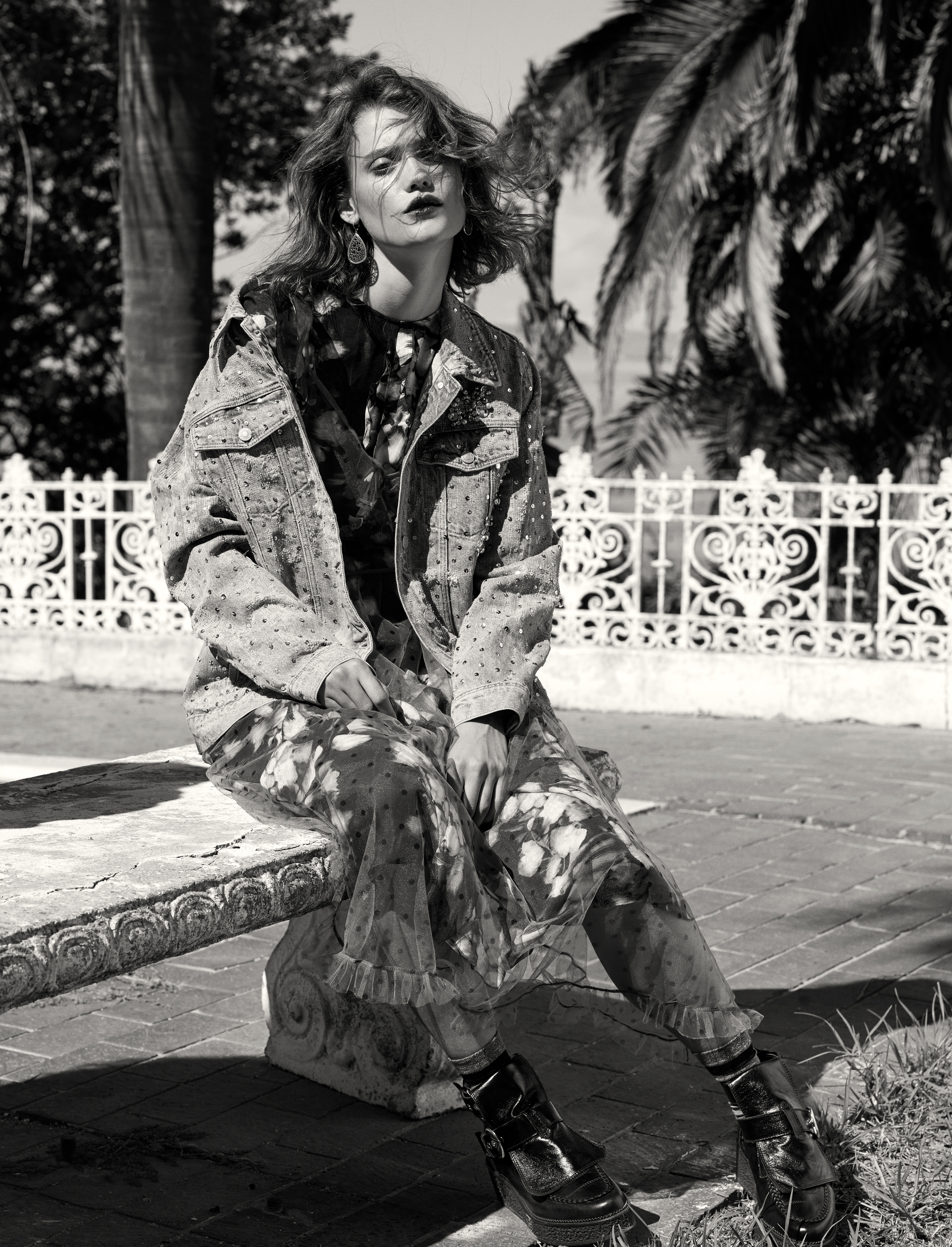 Elle_May'17_shot05_359B&Wcrop.jpg
