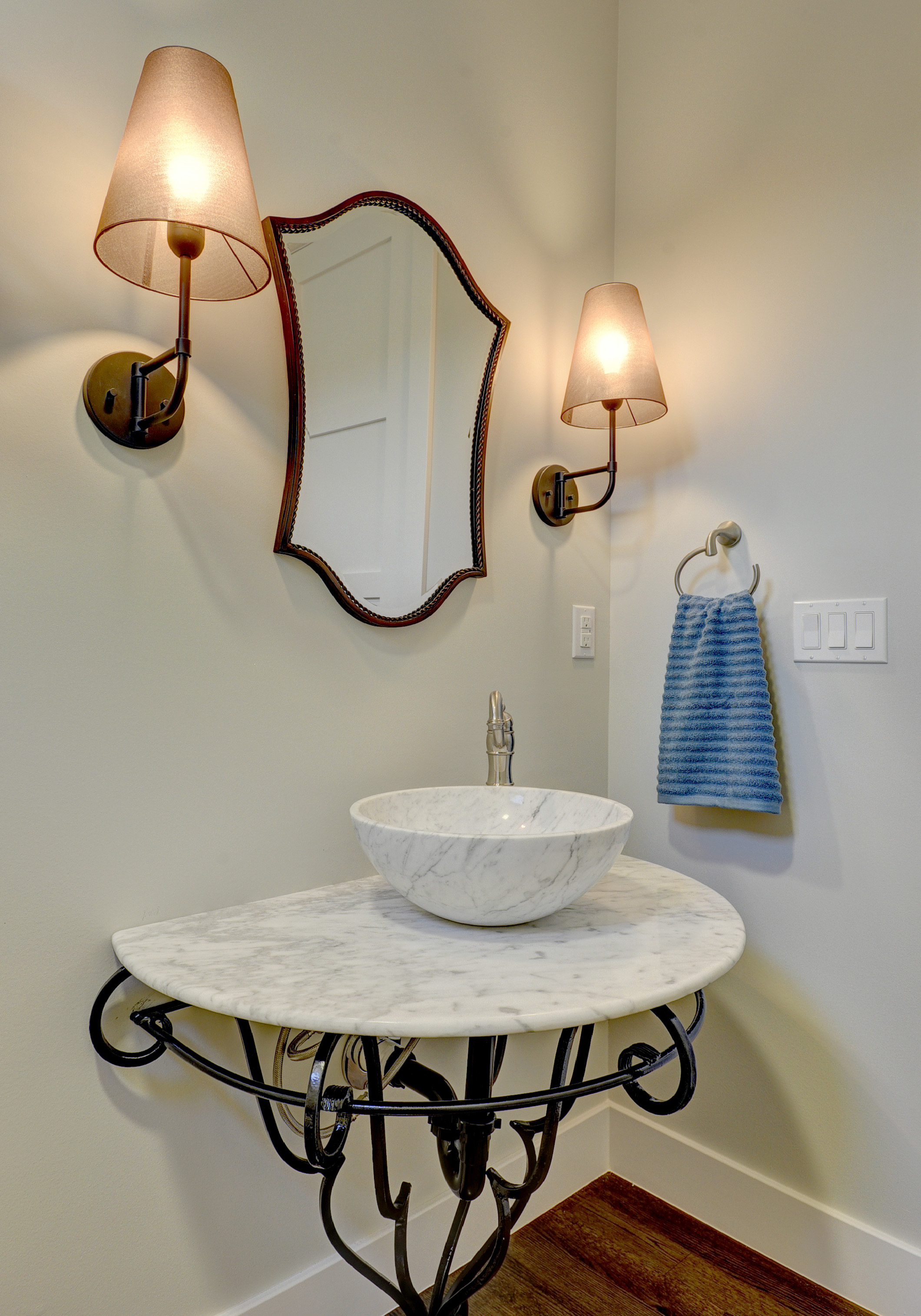 401_marion_st_MLS_HID899030_ROOMpowderroom.jpg