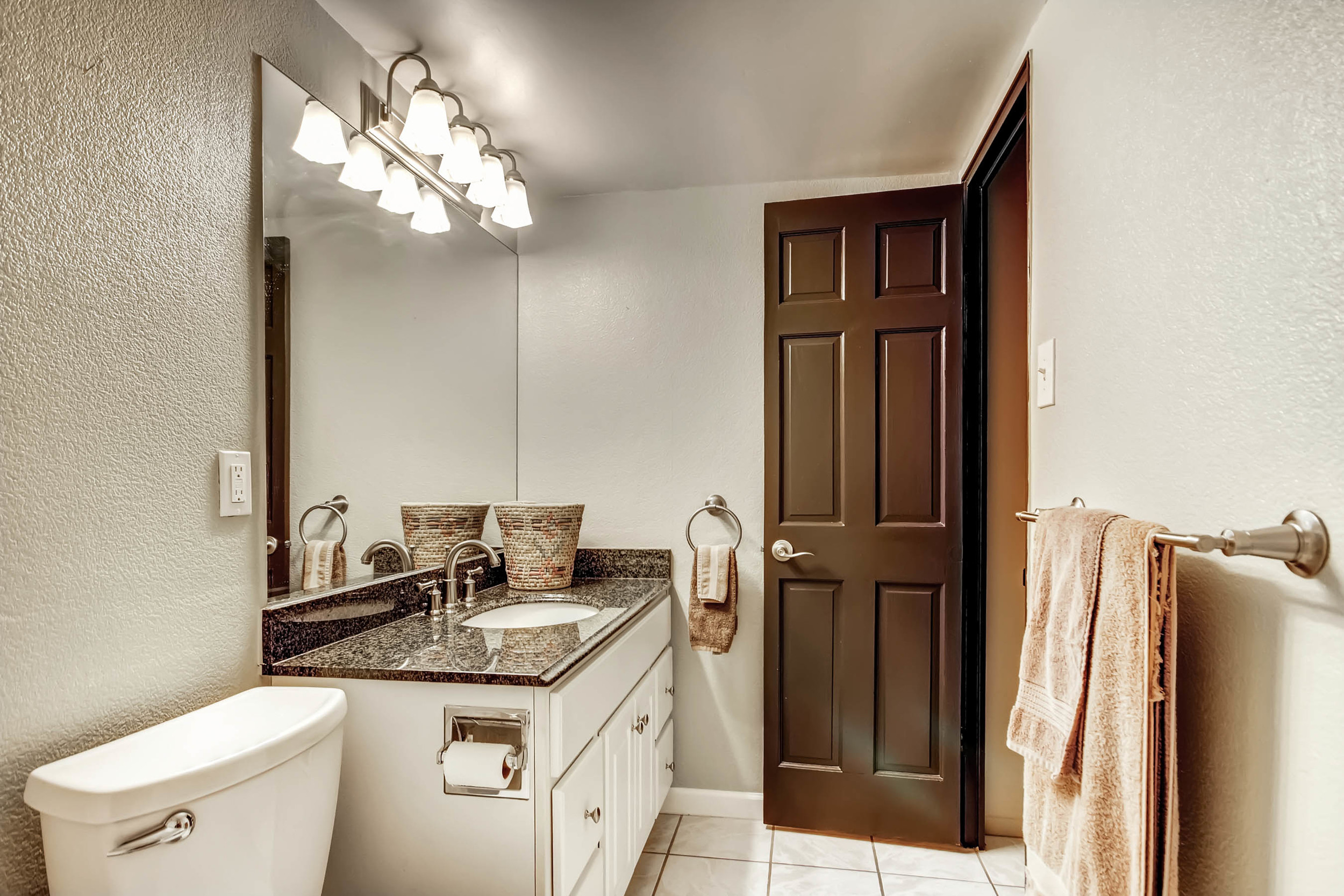 800 Washington St Unit 706-print-017-22-Master Bathroom-2700x1799-300dpi.jpg