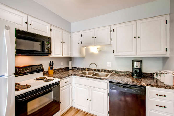 2121 Coronado Pkwy N Unit D-small-006-11-Kitchen-666x445-72dpi.jpg