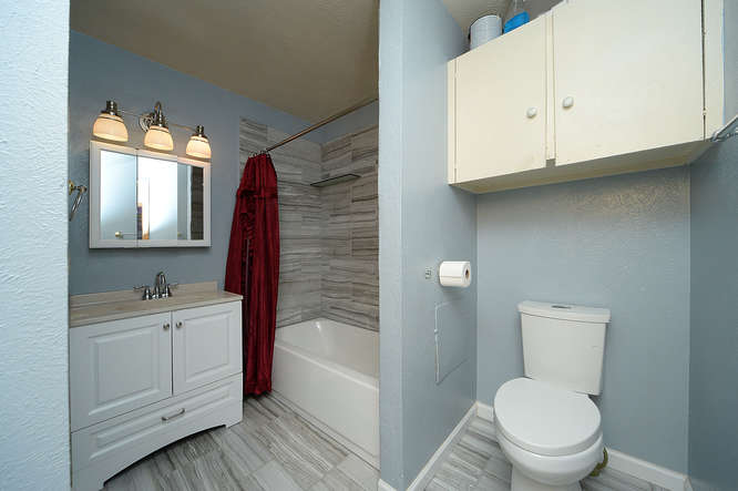 19023 E 16th Ave Aurora CO-small-013-16-Bathroom-666x443-72dpi.jpg