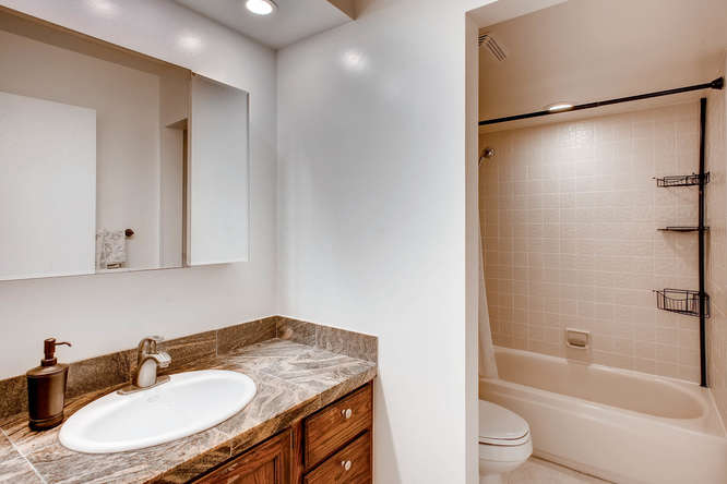 7420 E Quincy Ave 203 Denver-small-010-2-Bathroom-666x444-72dpi.jpg