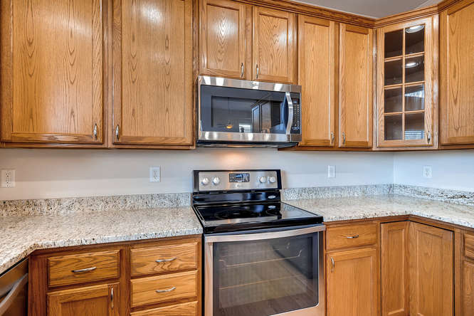 10094 Astorbrook Lane-small-009-4-Kitchen-666x445-72dpi.jpg