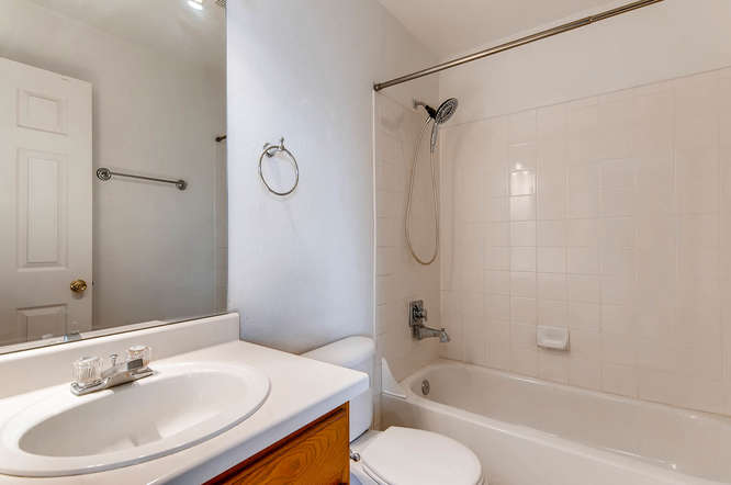 1273 S Zeno Way Unit C Aurora-small-021-15-2nd Floor Master Bathroom-666x443-72dpi.jpg