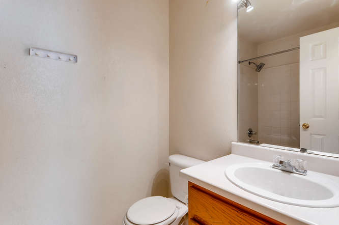 1273 S Zeno Way Unit C Aurora-small-026-18-2nd Floor Bathroom-666x443-72dpi.jpg