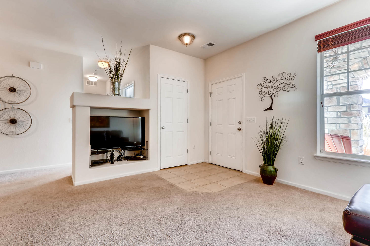 9907 MLK Jr Blvd Unit 104-large-008-11-Living Room-1500x1000-72dpi.jpg