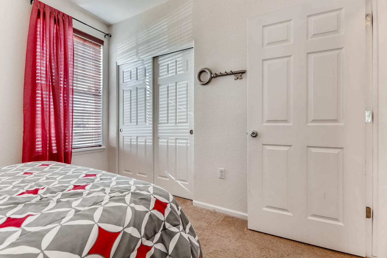 9907 MLK Jr Blvd Unit 104-large-023-26-Bedroom-1500x1000-72dpi.jpg