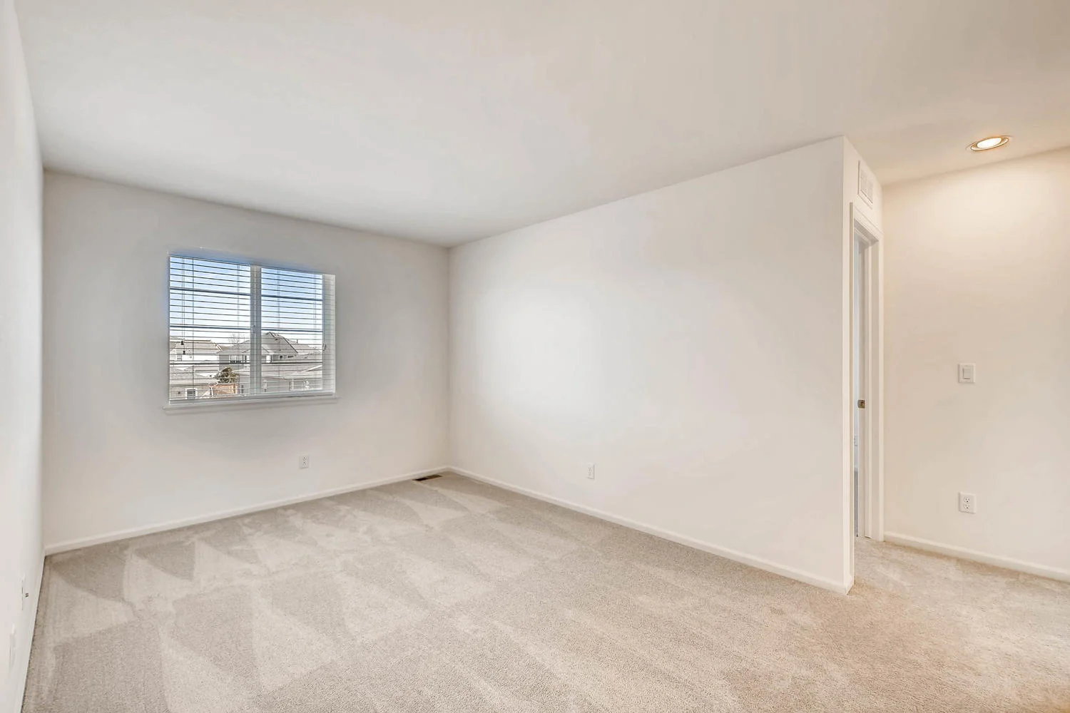 5401 S Granby Way Aurora CO-large-022-8-2nd Floor Loft-1500x1000-72dpi.jpg
