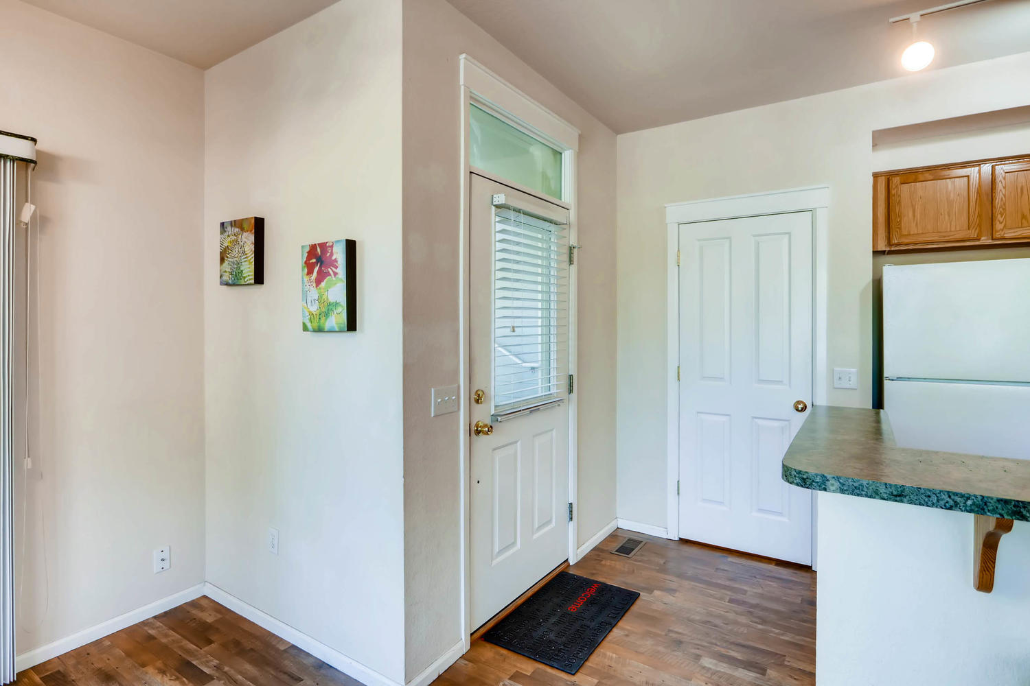 1674 Ames Ct Unit 25 Lone Tree-large-003-1-Foyer-1500x1000-72dpi.jpg