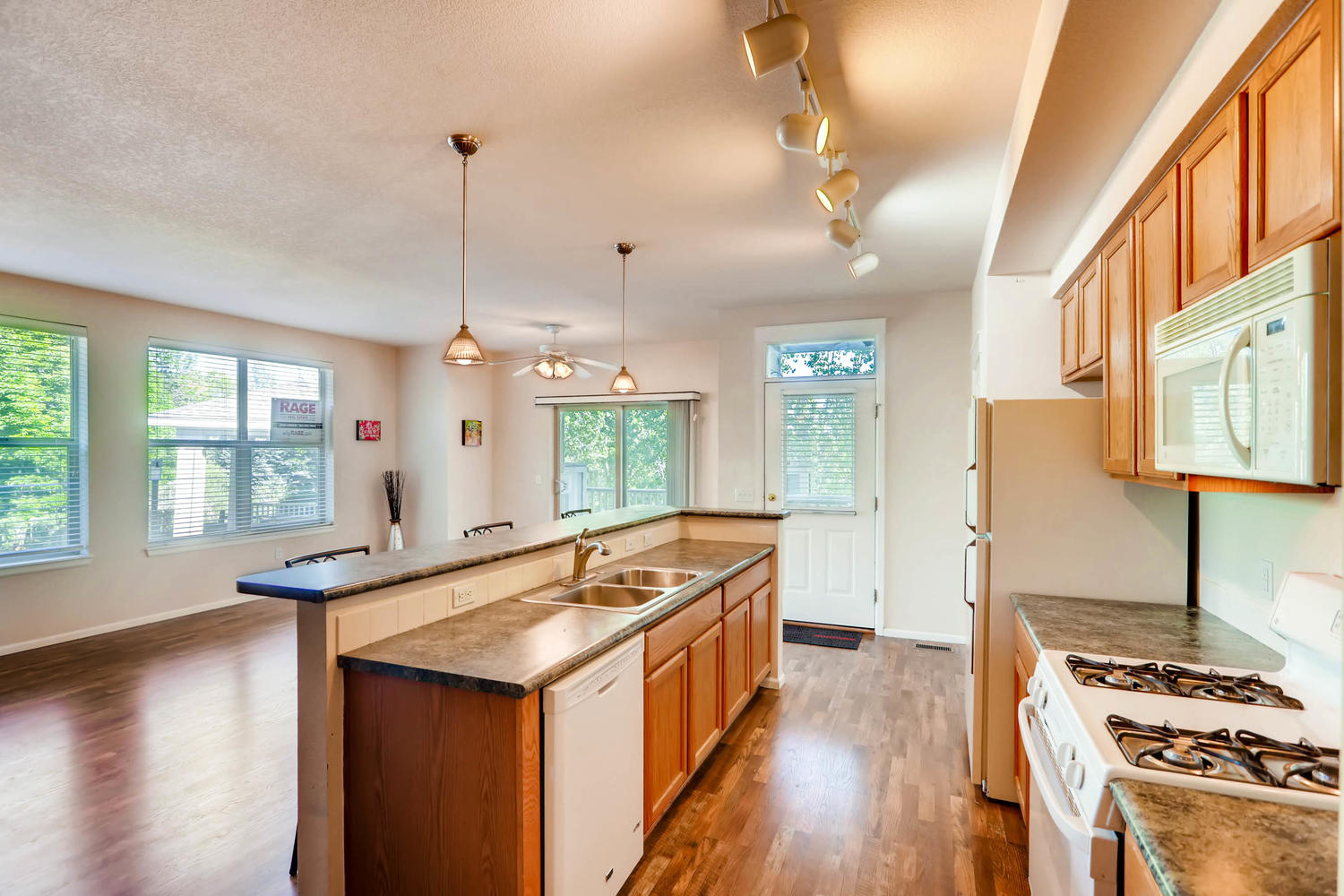 1674 Ames Ct Unit 25 Lone Tree-large-007-4-Kitchen-1500x1000-72dpi.jpg