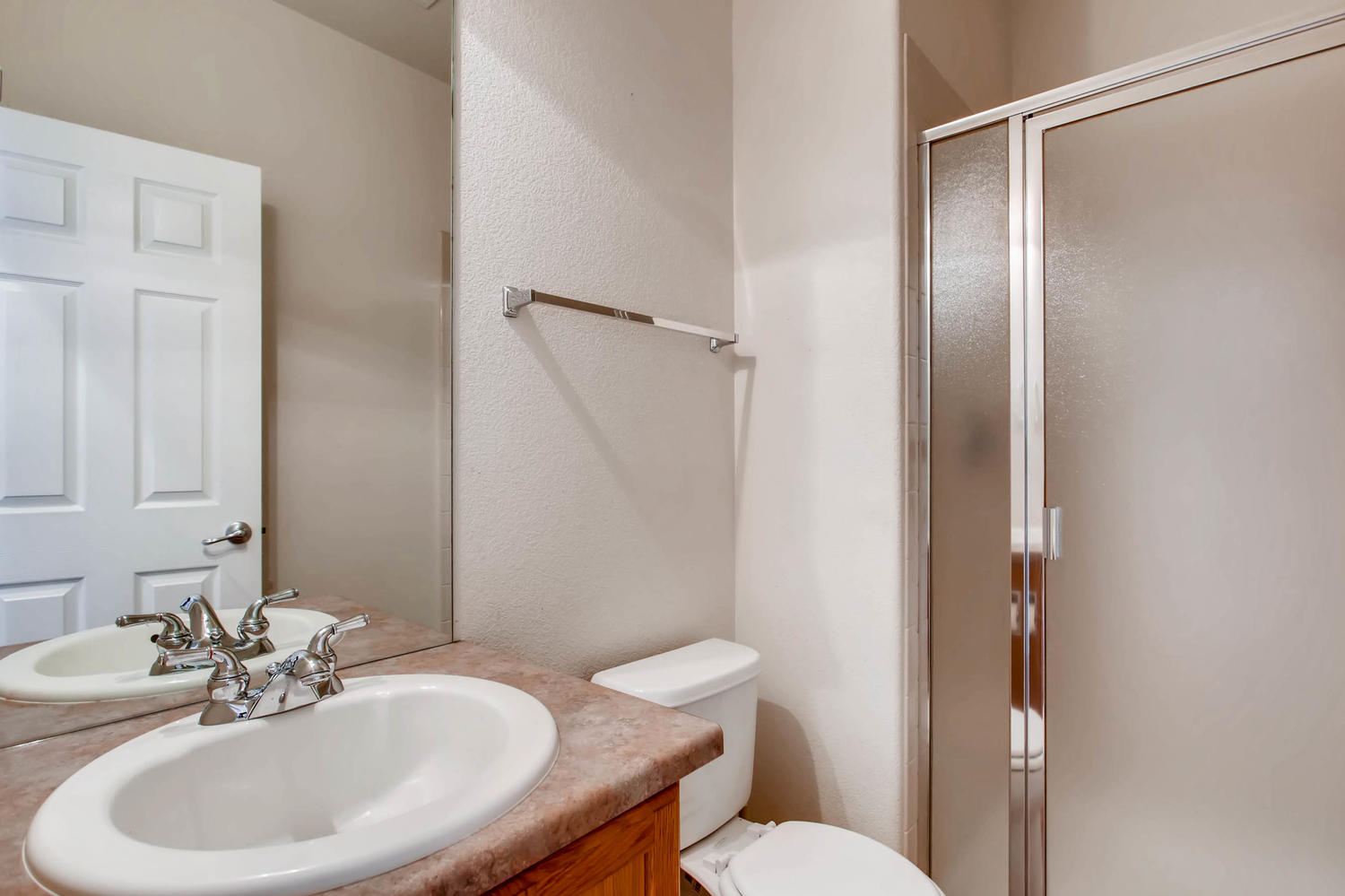24768 E Florida Ave Aurora CO-large-013-5-Bathroom-1500x1000-72dpi.jpg