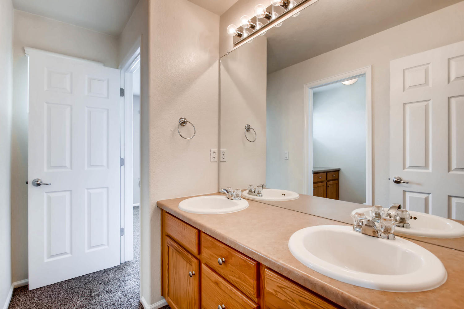24768 E Florida Ave Aurora CO-large-021-27-2nd Floor Jack and Jill-1500x1000-72dpi.jpg