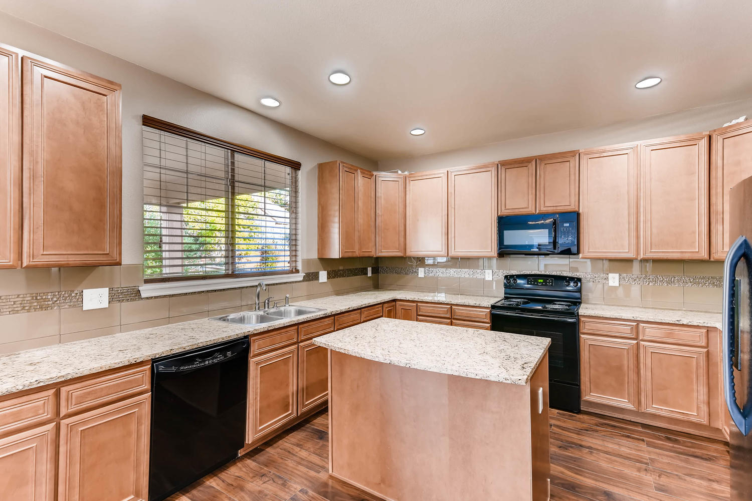 10186 Pitkin Way Commerce City-large-008-5-Kitchen-1500x1000-72dpi.jpg