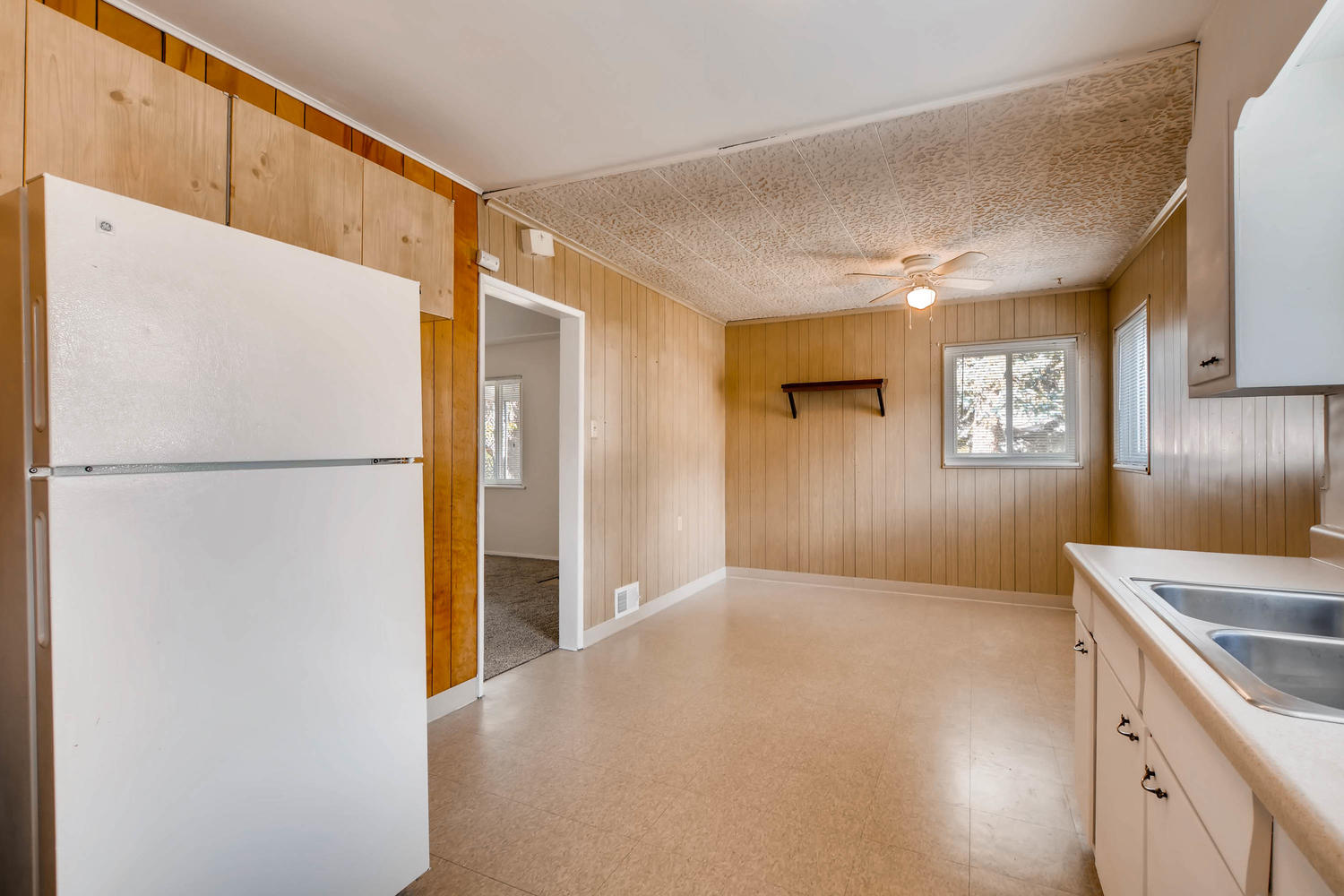 511 S Xavier St Denver CO-large-010-10-Kitchen-1500x1000-72dpi.jpg